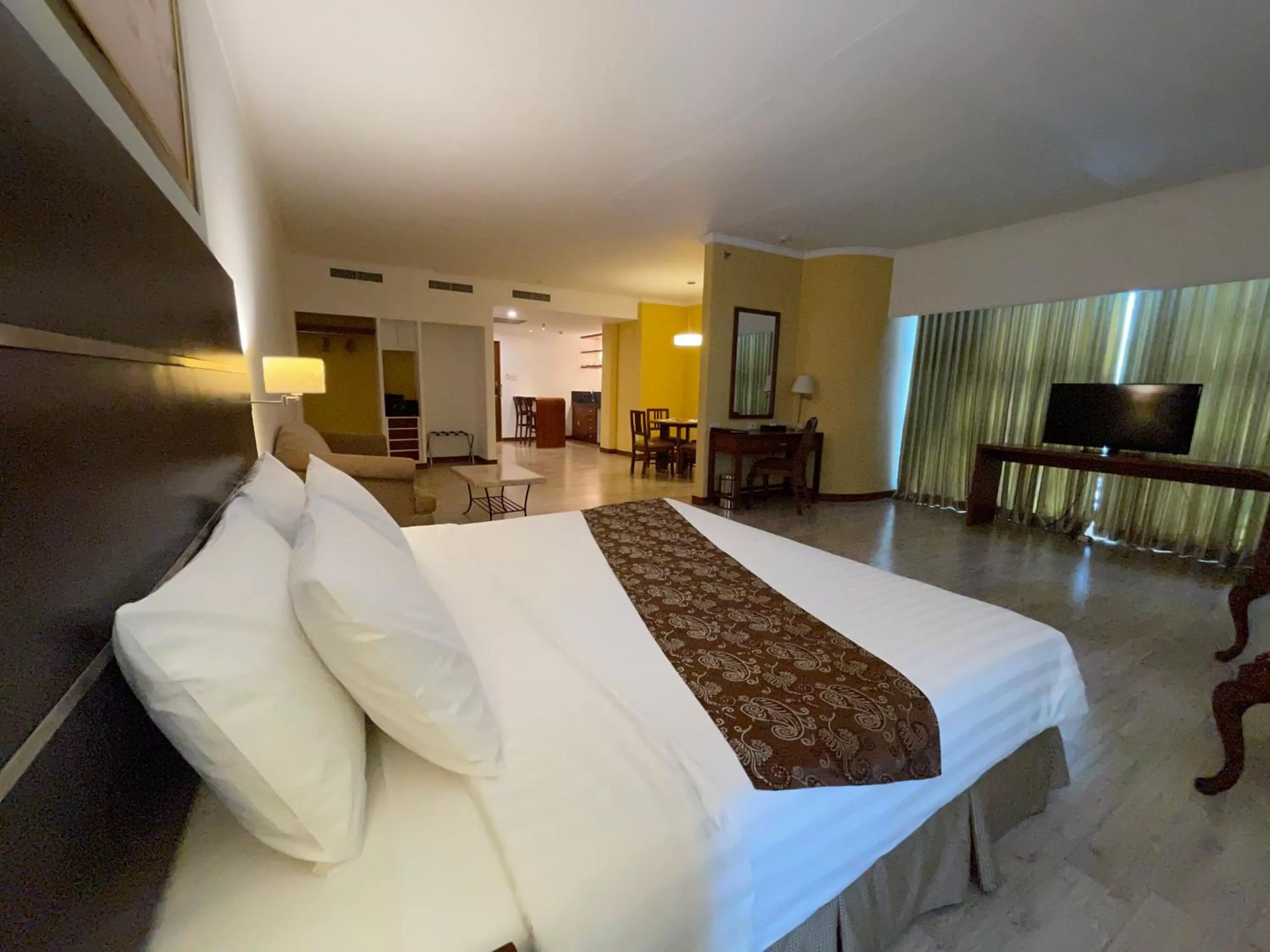 Bed in Days Hotel by Wyndham Iloilo