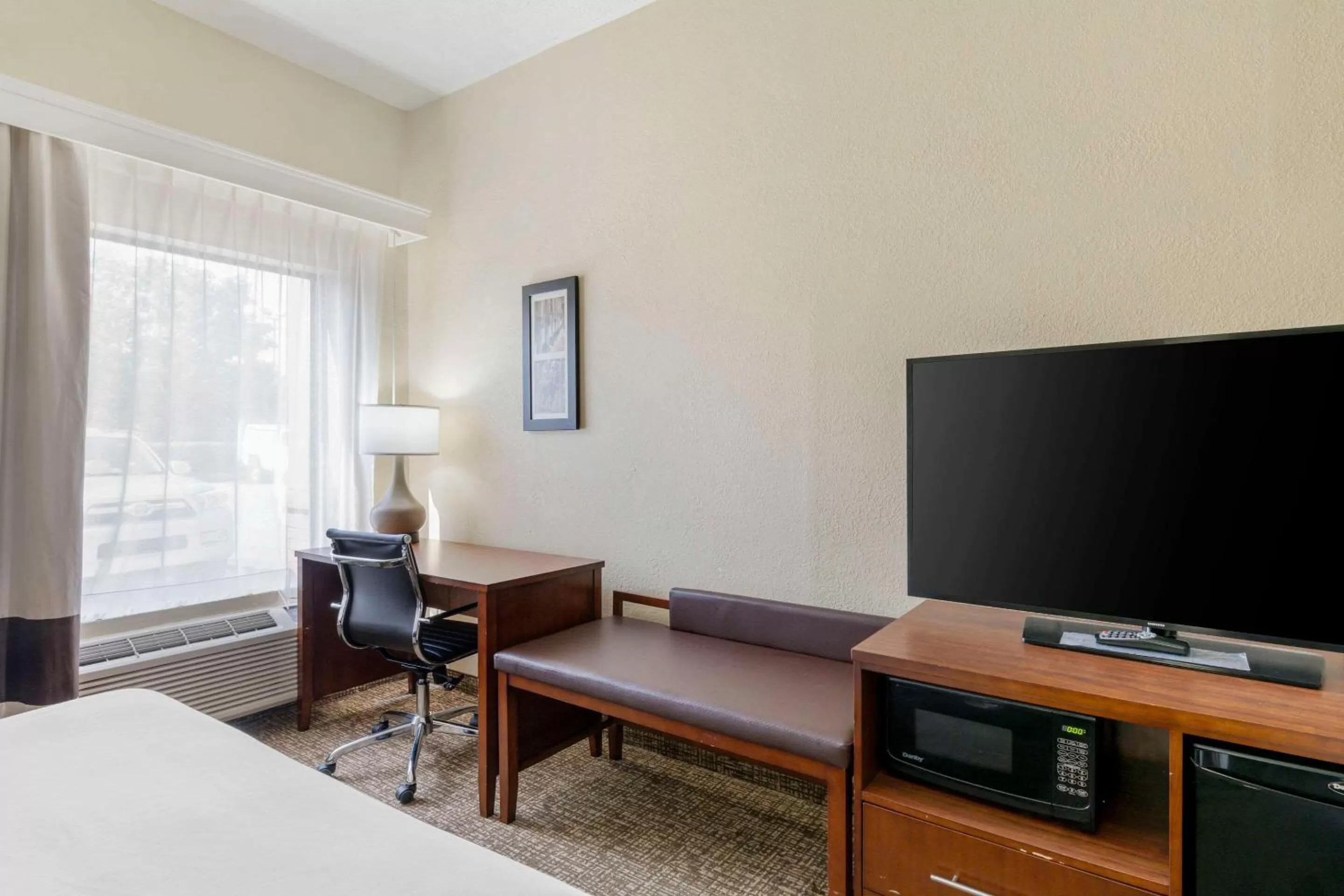 Bedroom, Bed in Comfort Inn & Suites La Grange - Louisville Area