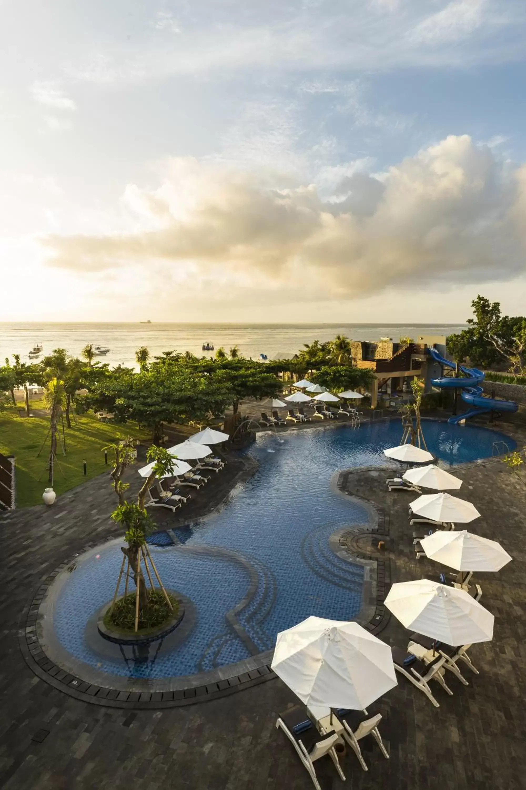 Swimming pool in Grand Mirage Resort & Thalasso Bali