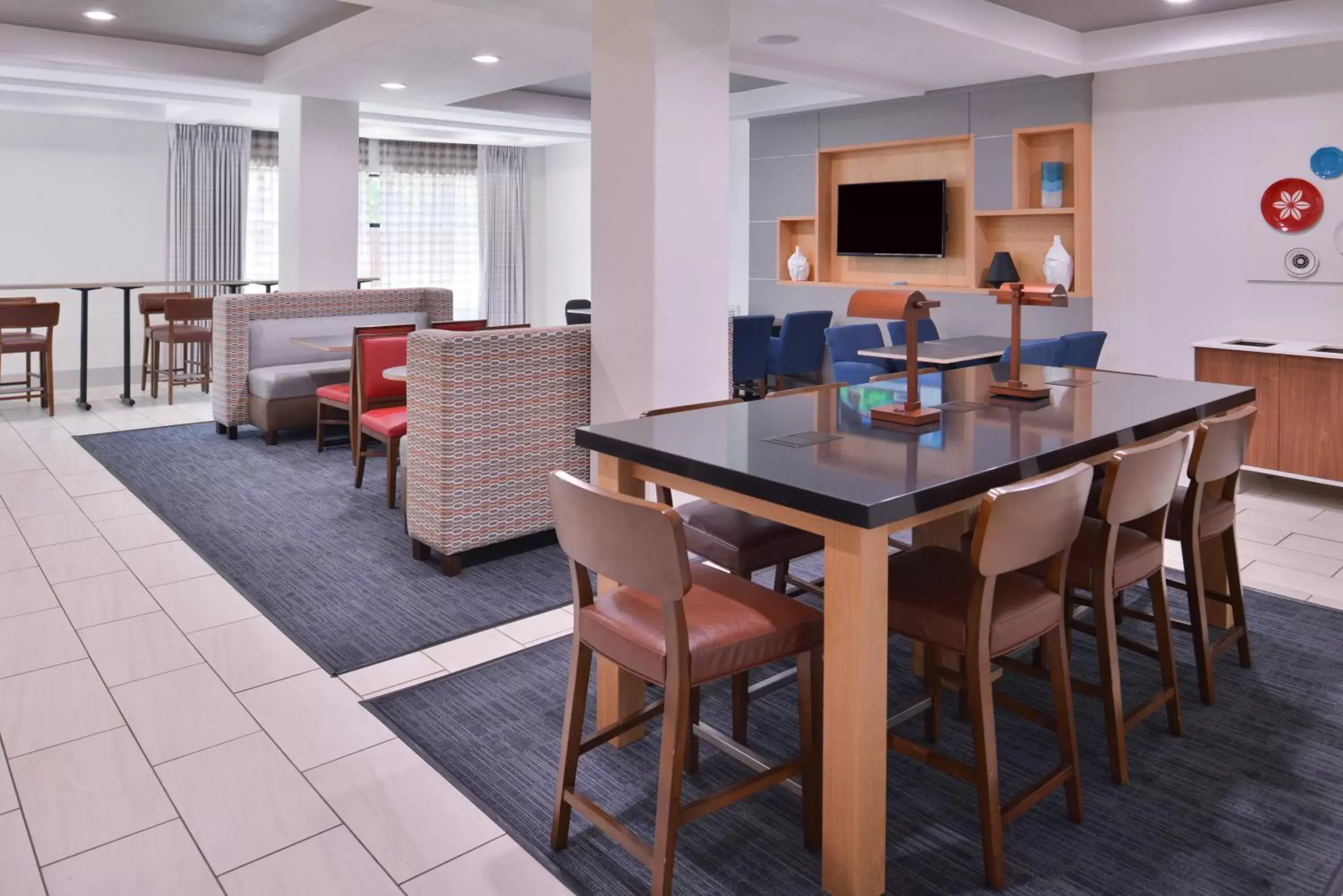Breakfast, Restaurant/Places to Eat in Holiday Inn Express Hotel & Suites San Antonio NW-Medical Area, an IHG Hotel