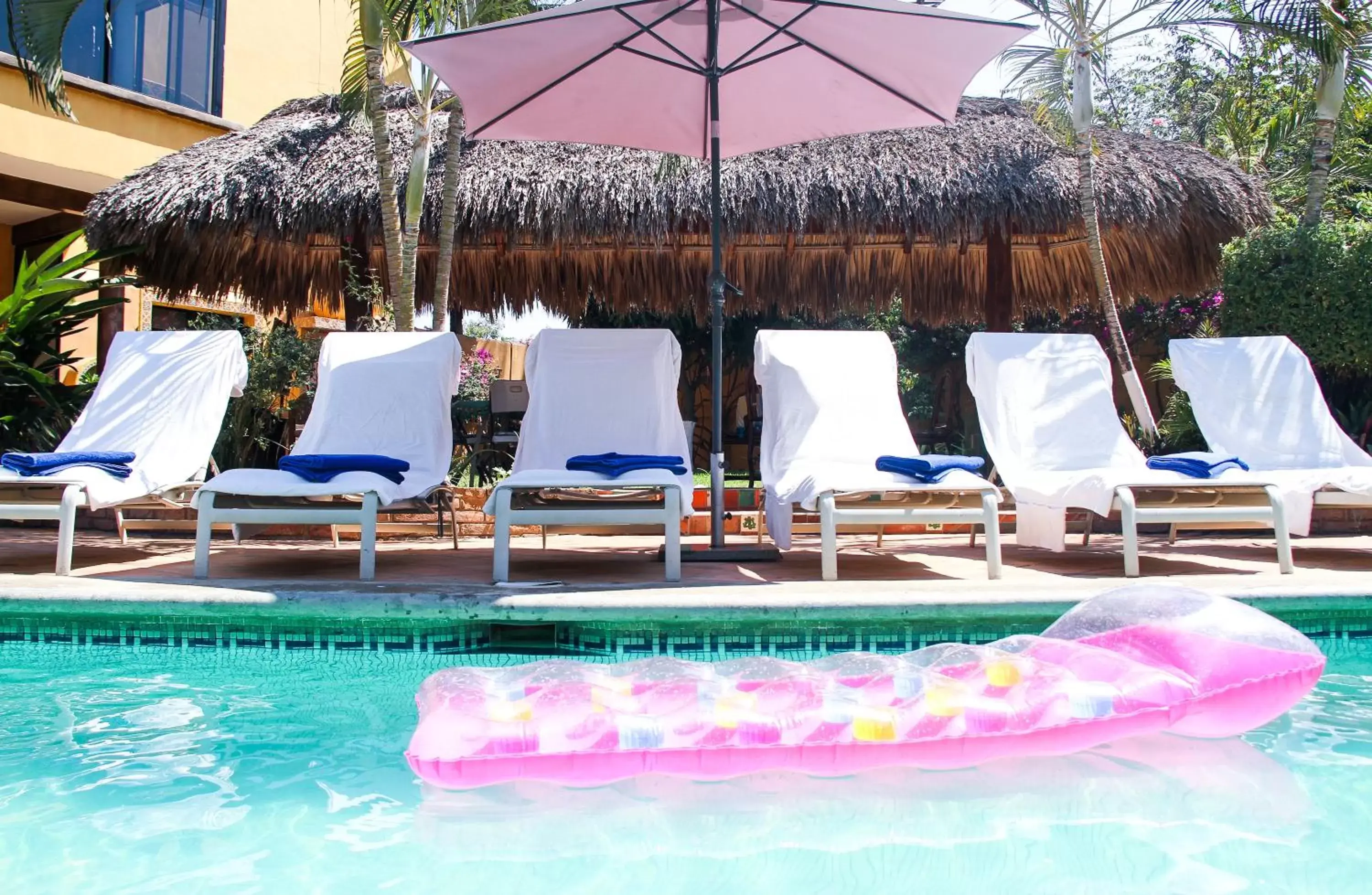 Swimming Pool in Hotel Casamar Suites