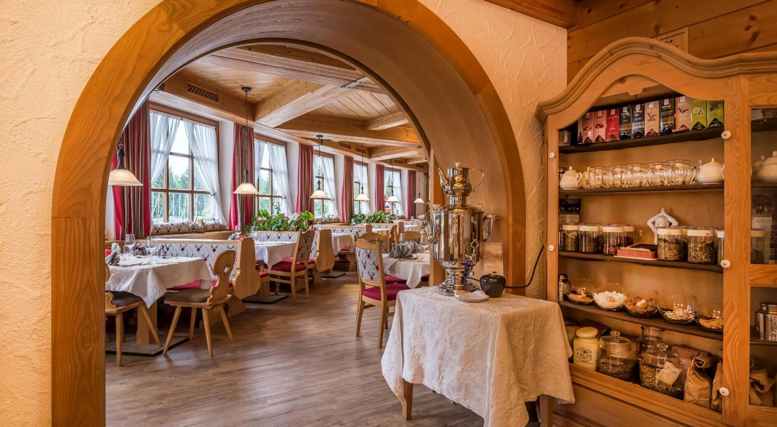 Buffet breakfast in Hotel Mutz Garni