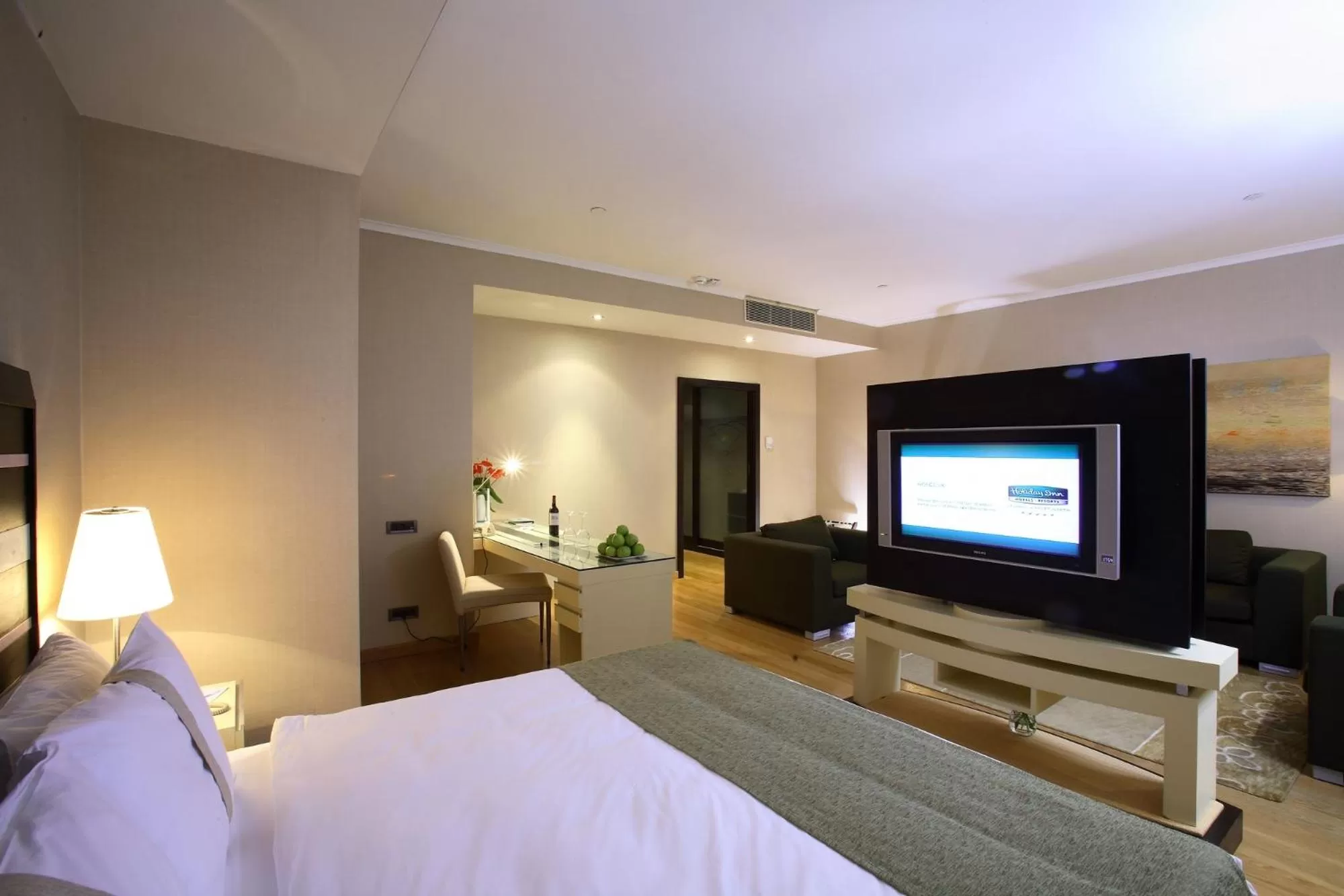 Photo of the whole room, TV/Entertainment Center in Nova Plaza Prime Hotel