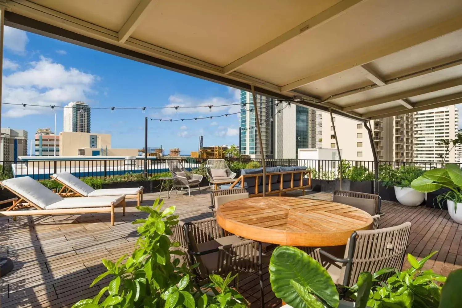 Patio in The Surfjack Hotel & Swim Club