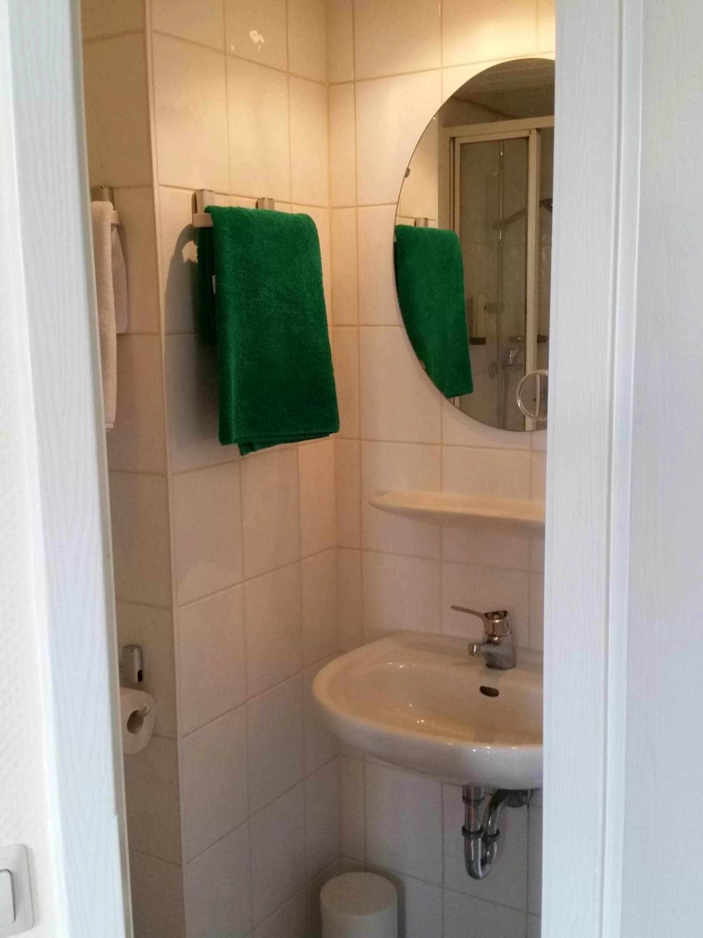 Bathroom in Linde Restaurant & Hotel