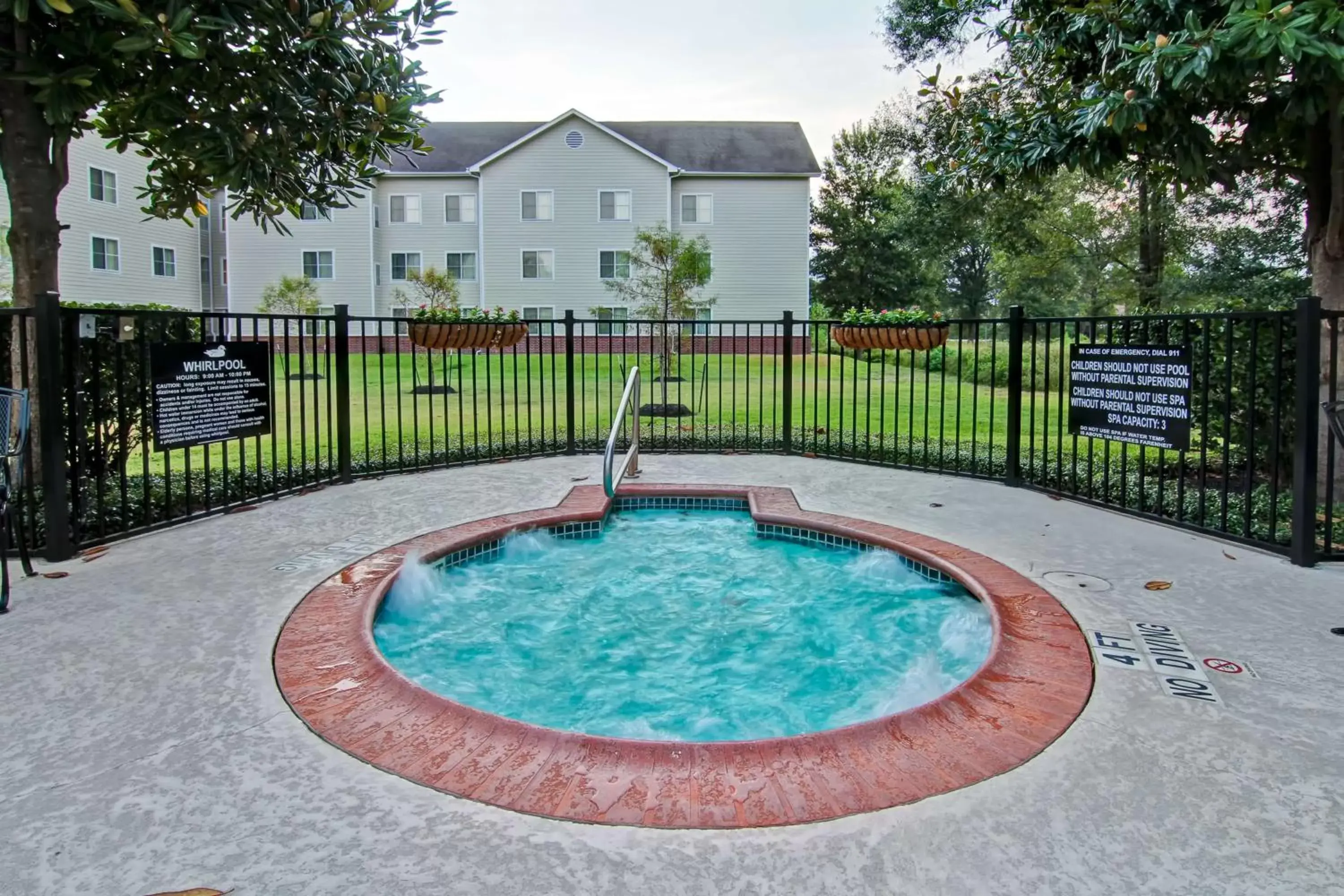 Hot Tub, Swimming Pool in Homewood Suites Houston Kingwood Parc Airport Area