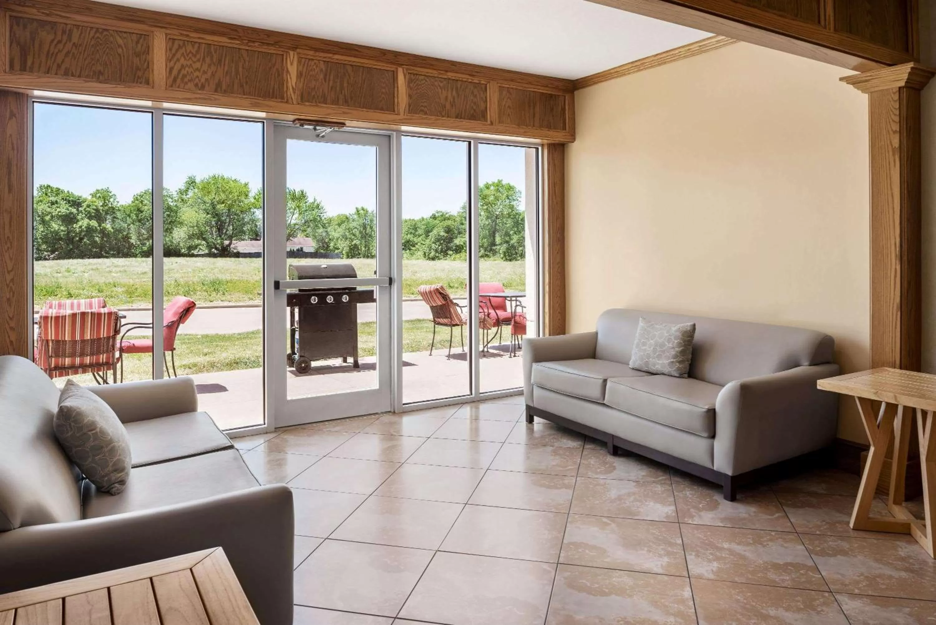 Lobby or reception in Hawthorn Extended Stay by Wyndham Decatur