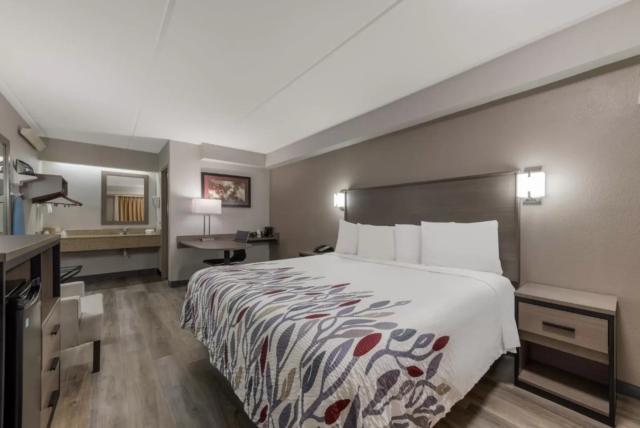 Superior King Room Non-Smoking in Red Roof Inn Hickory Superior King Room Non-Smoking in Red Roof Inn Hickory