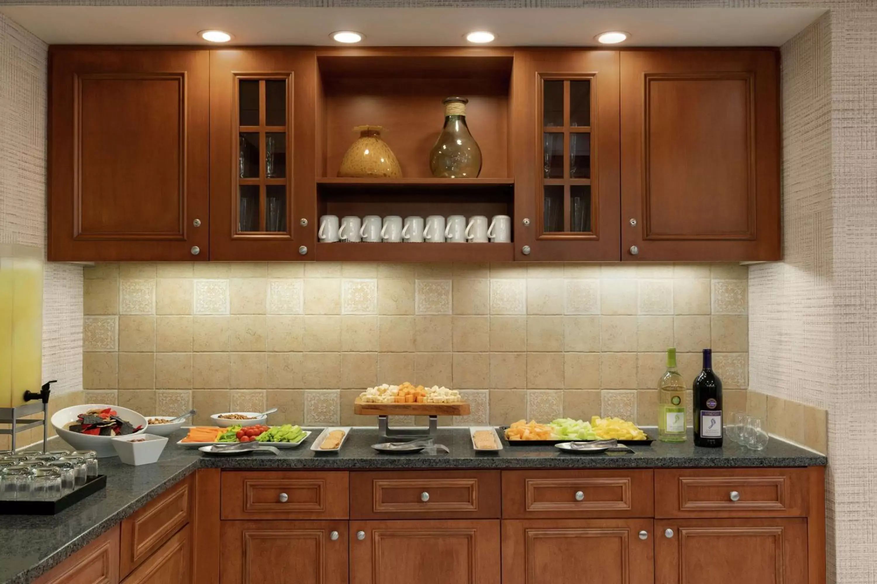 Dining area, Kitchen/Kitchenette in Homewood Suites by Hilton Allentown-Bethlehem Airport