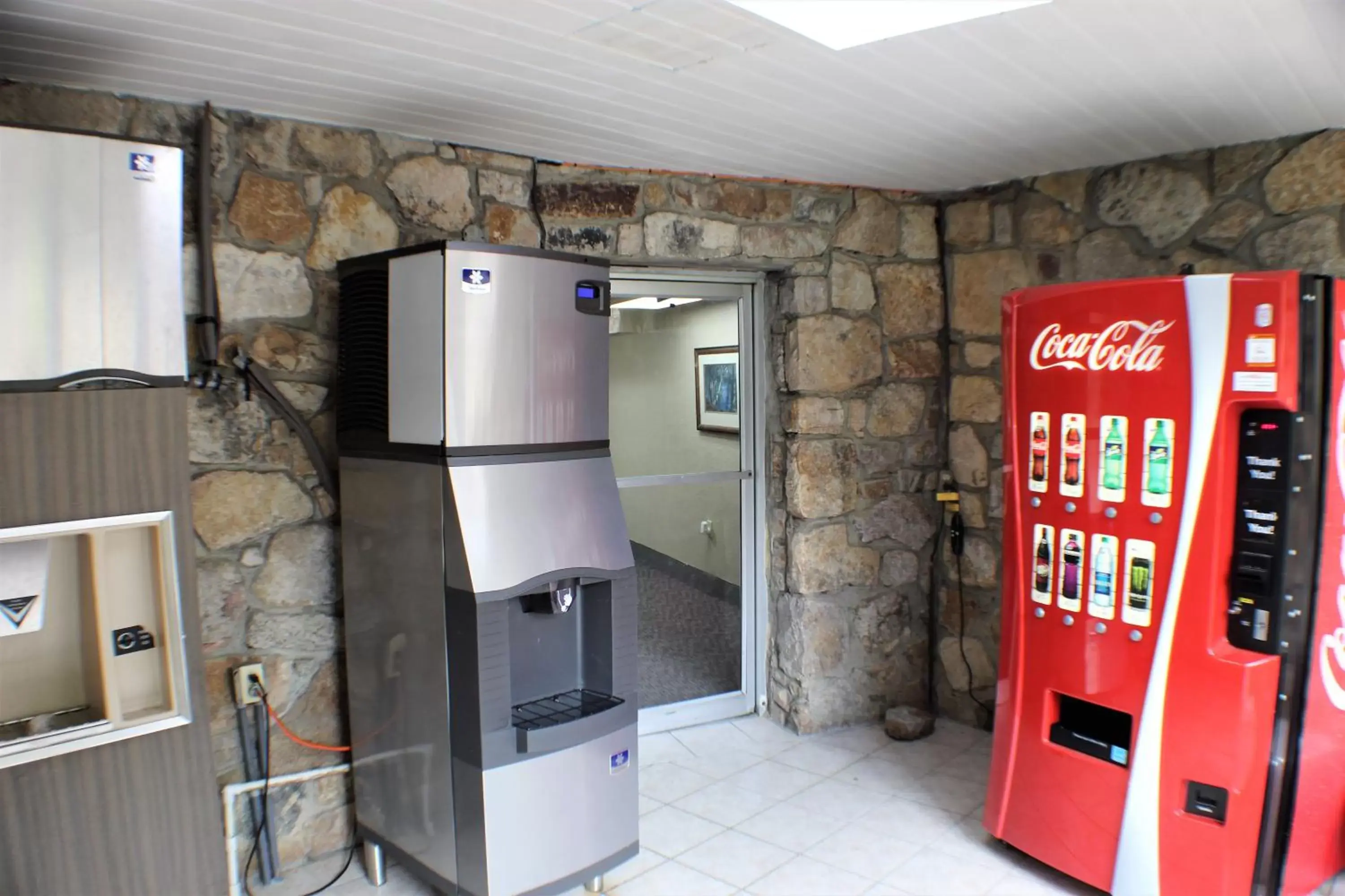 Kitchen/Kitchenette in Chalet Inn