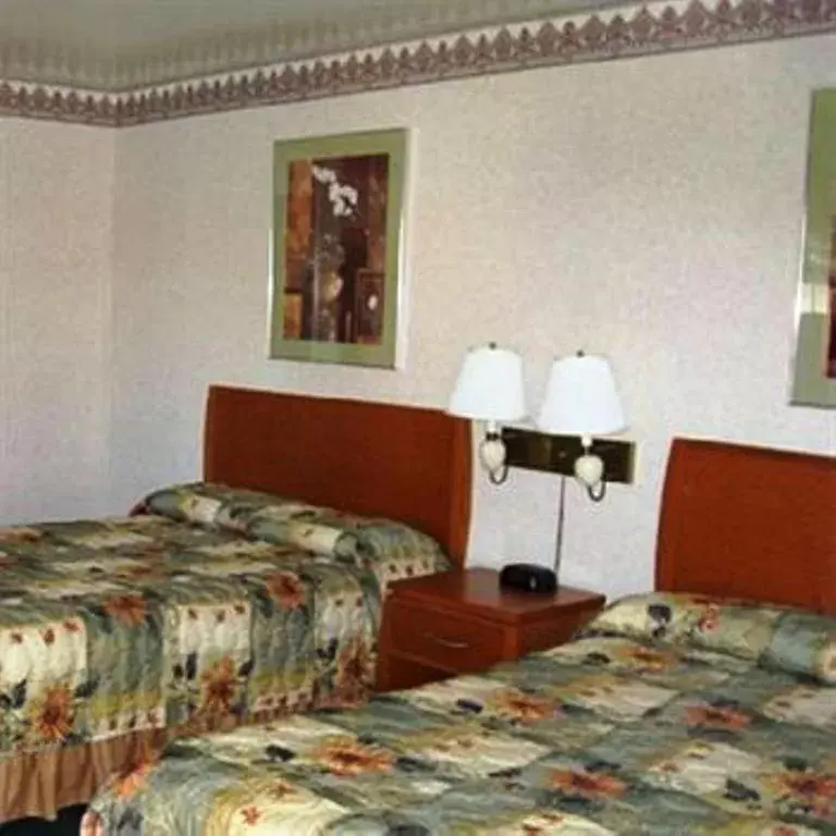 Bedroom, Bed in Country Inn