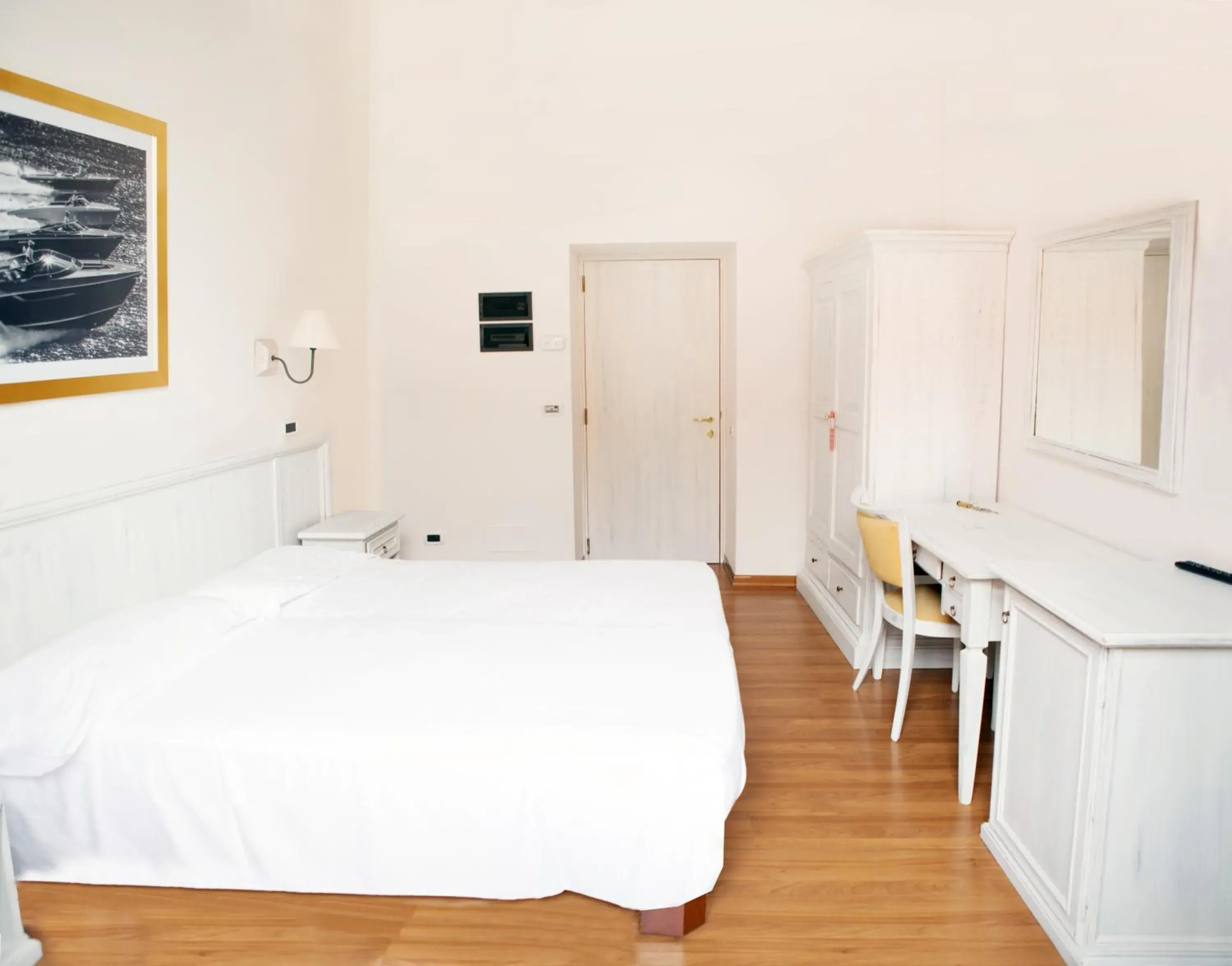 Bedroom, Bed in Hotel Sebino