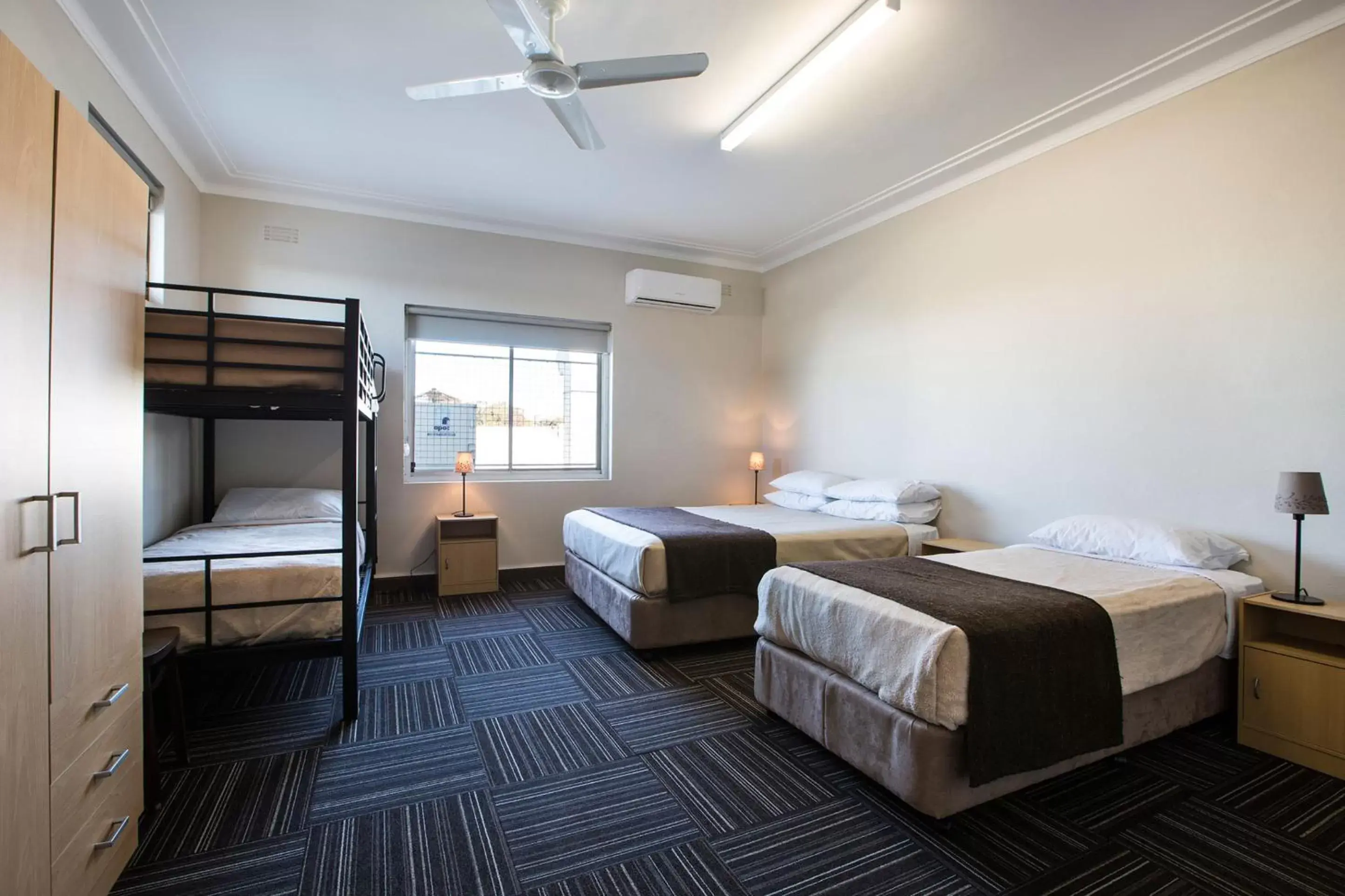 Photo of the whole room, Bunk Bed in Toongabbie Hotel