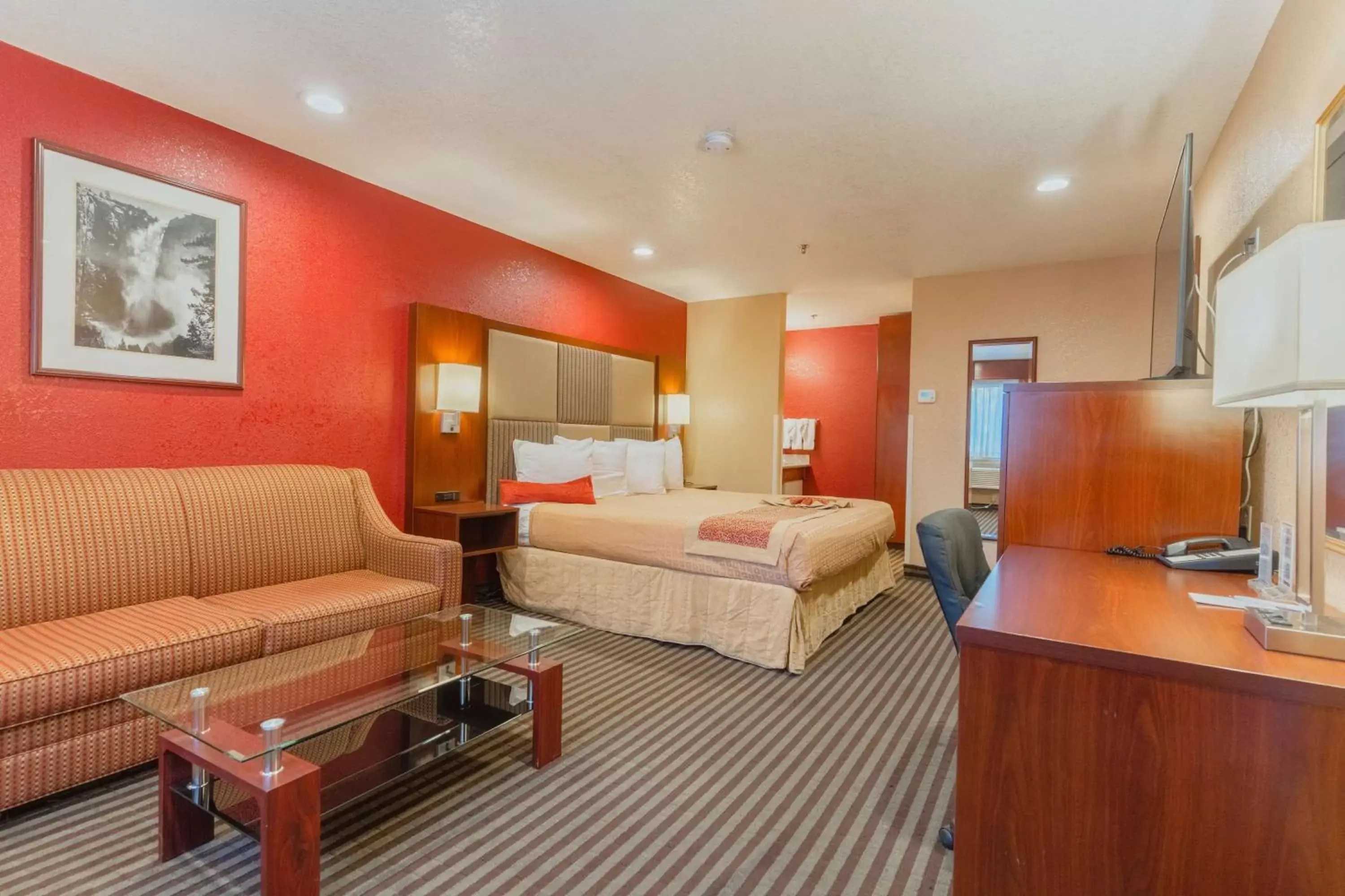 Bedroom in Best Western Plus Yosemite Way Station