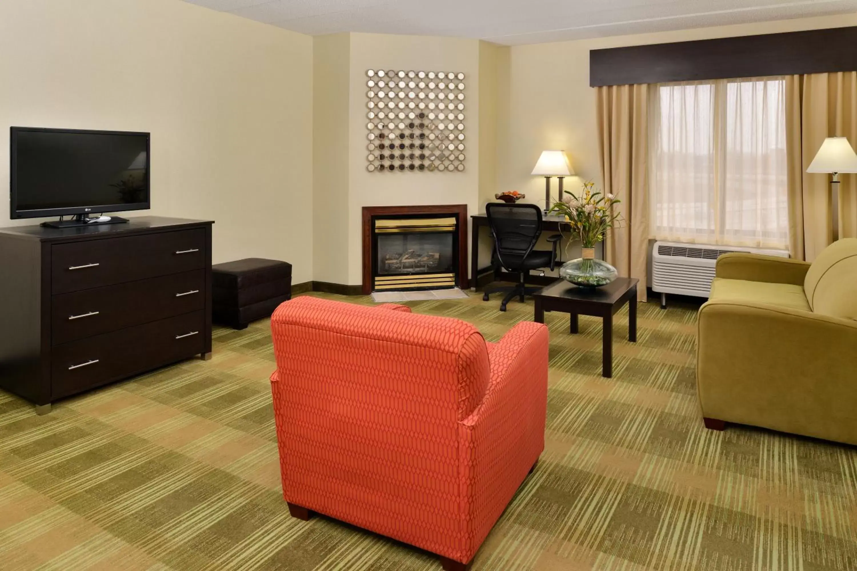 Photo of the whole room, TV/Entertainment Center in Holiday Inn Express Hotel & Suites Indianapolis W - Airport Area, an IHG Hotel