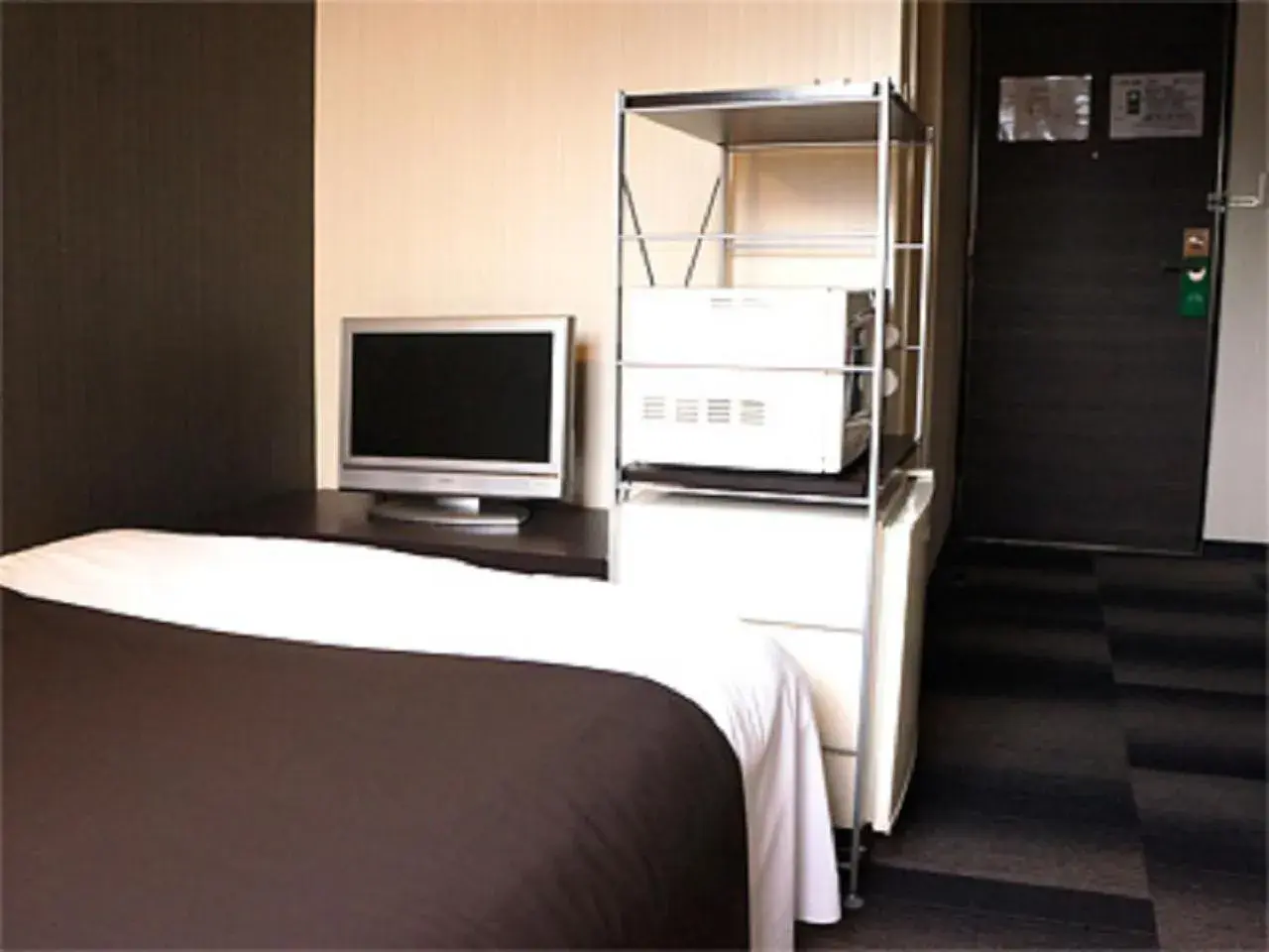 Bed, TV/Entertainment Center in HOTEL LiVEMAX BUDGET Shinosaka