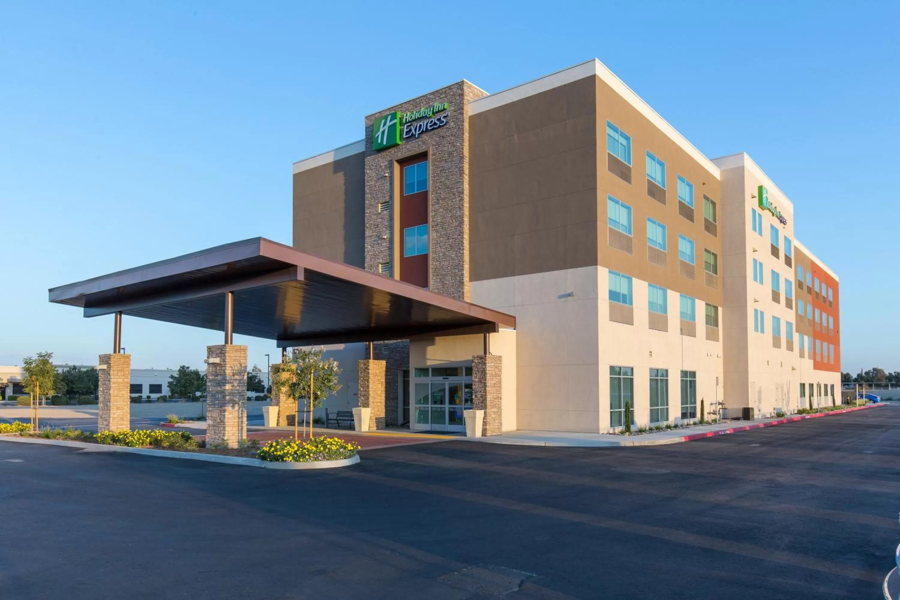 Property building in Holiday Inn Express Visalia-Sequoia Gateway Area by IHG