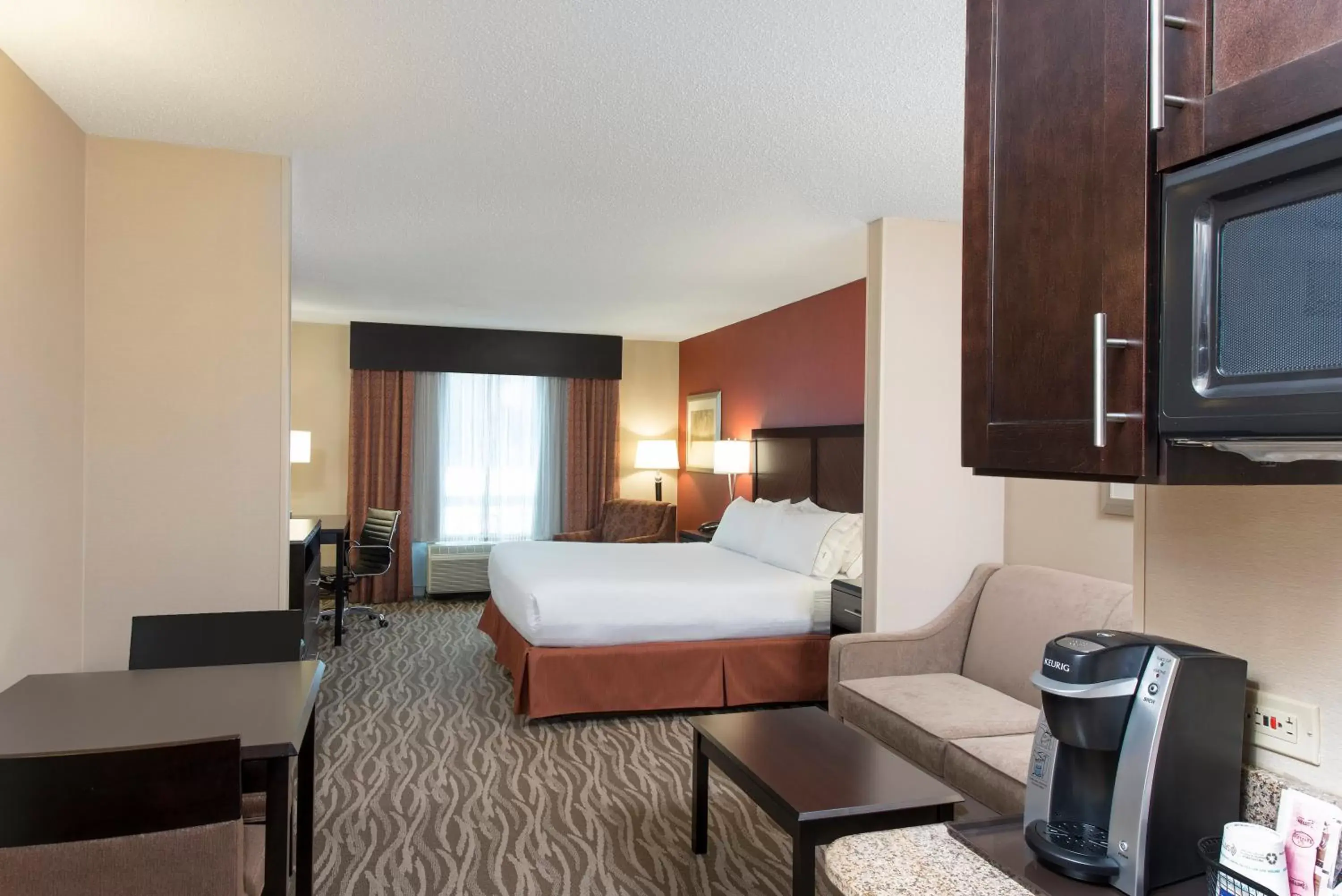 Photo of the whole room in Holiday Inn Express Hotel & Suites Grand Rapids-North, an IHG Hotel