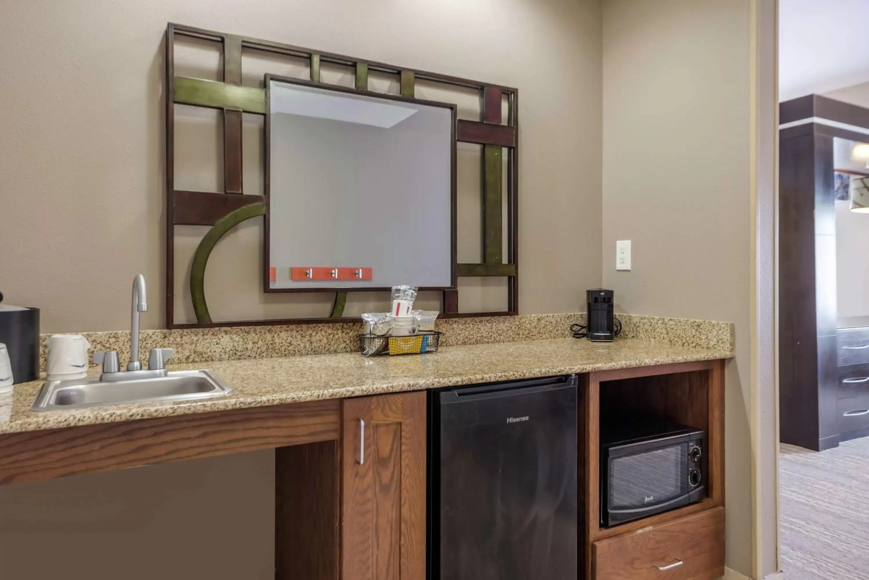 Photo of the whole room, Bathroom in Hampton Inn Alamosa