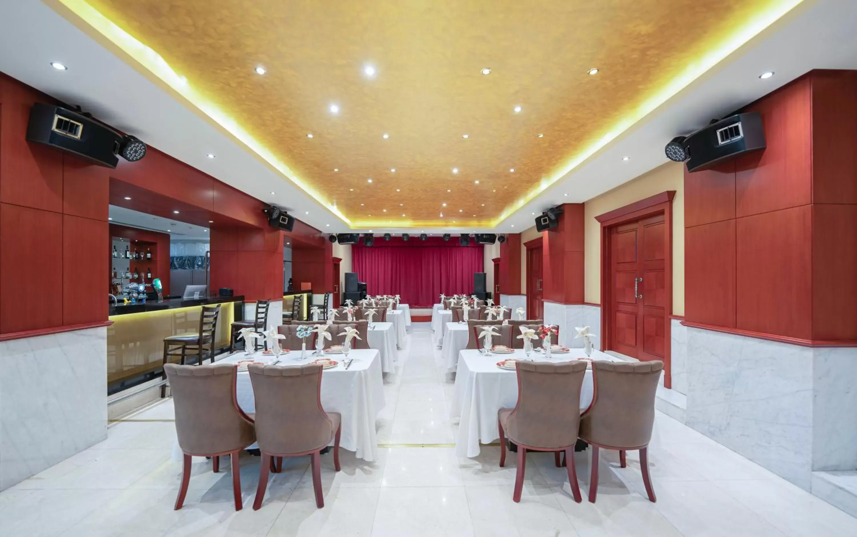 Restaurant/places to eat in Hyatt Regency Dubai - Corniche Restaurant/places to eat in Hyatt Regency Dubai - Corniche