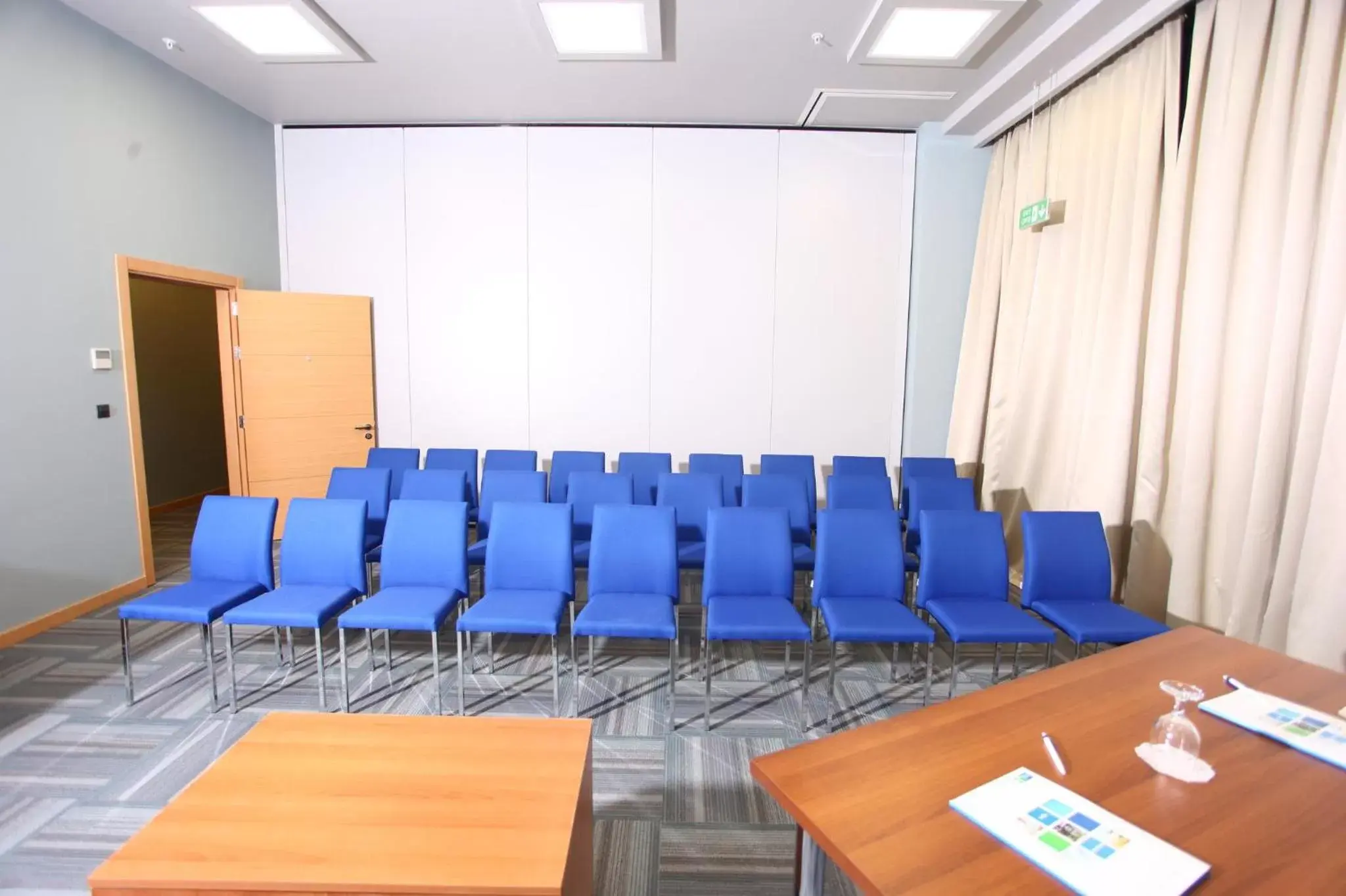 Meeting/conference room, Business Area/Conference Room in Holiday Inn Express Manisa-West, an IHG Hotel