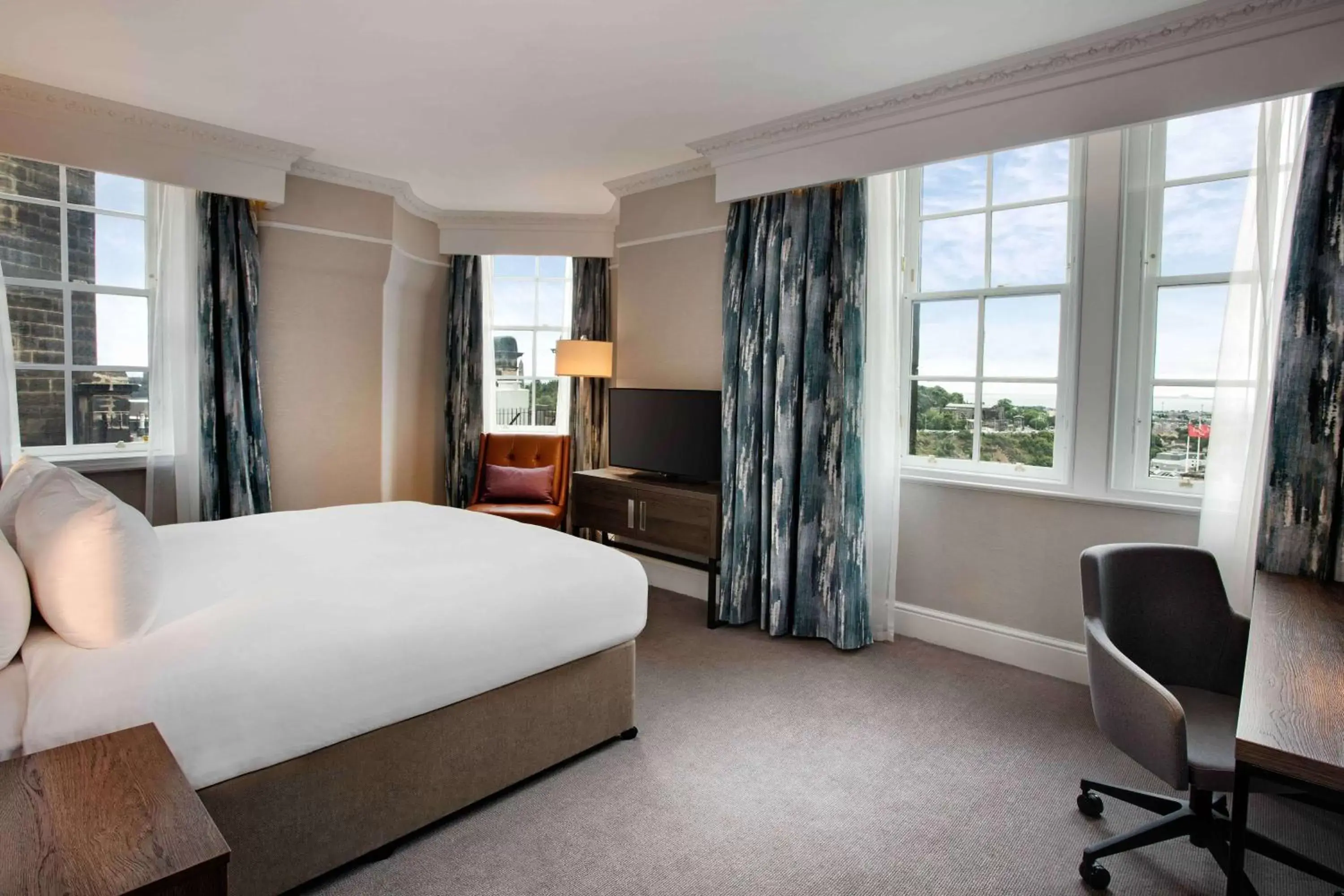Bedroom, View in Hilton Edinburgh Carlton