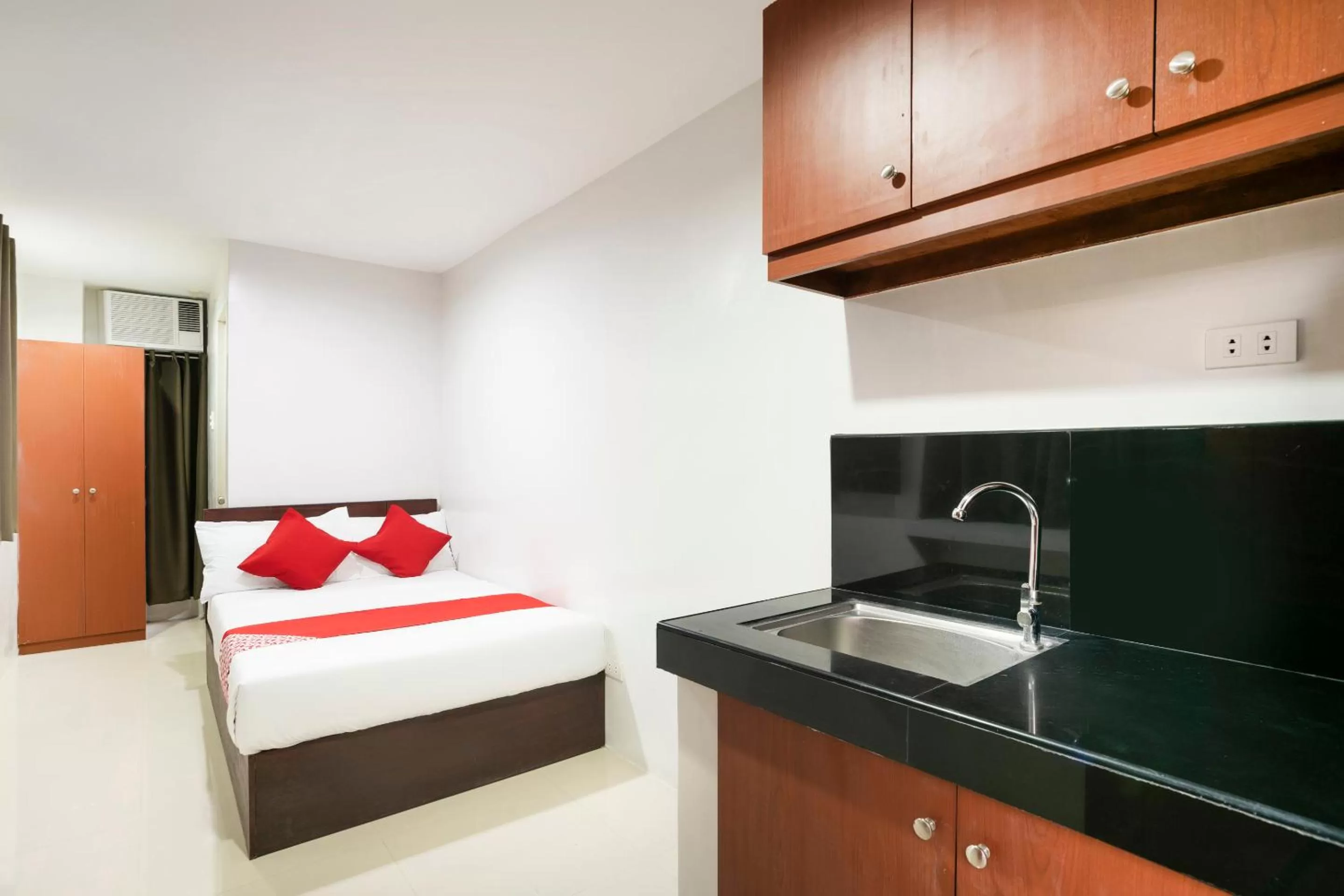 Bedroom, Kitchen/Kitchenette in ELTI DORMITEL by BLUEBOOKERS