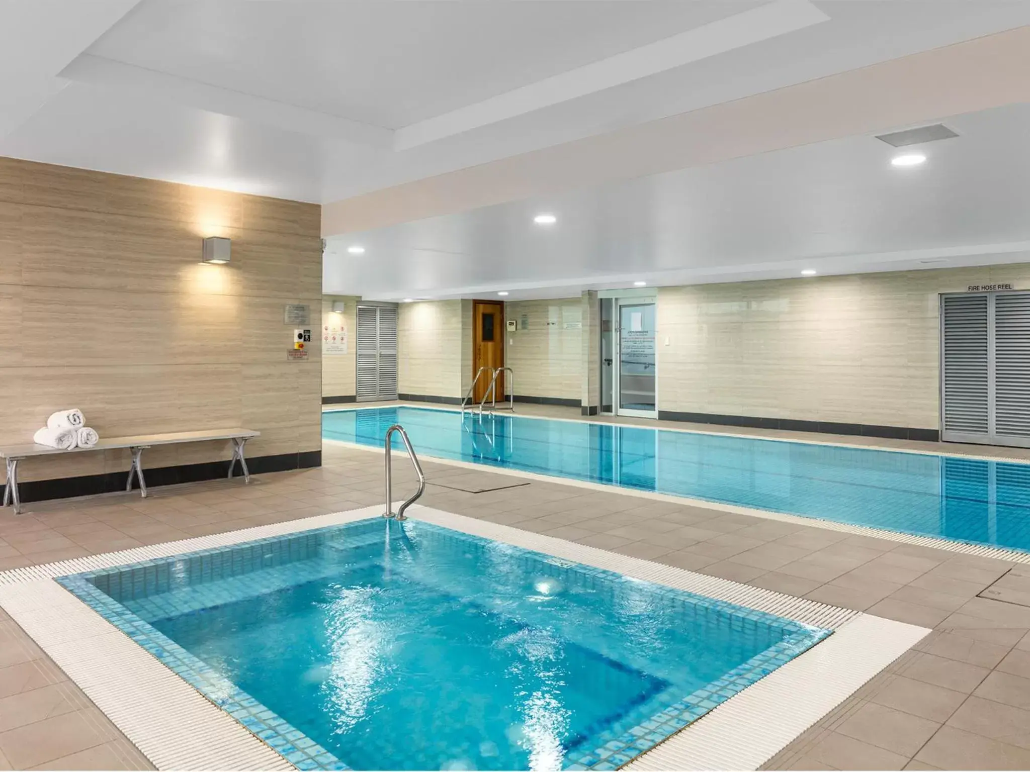 Hot Tub, Swimming Pool in Meriton Suites World Tower, Sydney