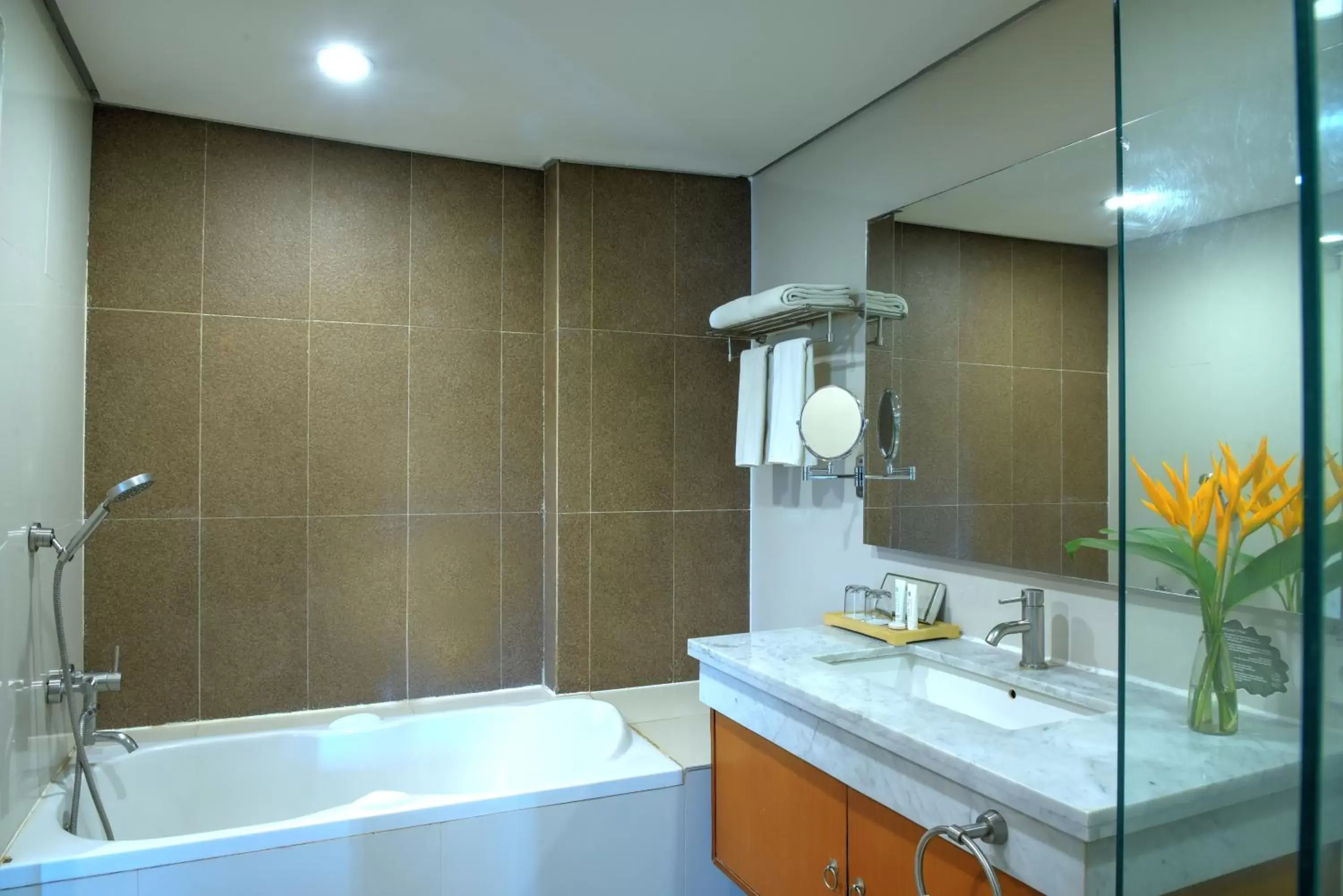 Bath, Bathroom in Oak Tree Emerald Semarang