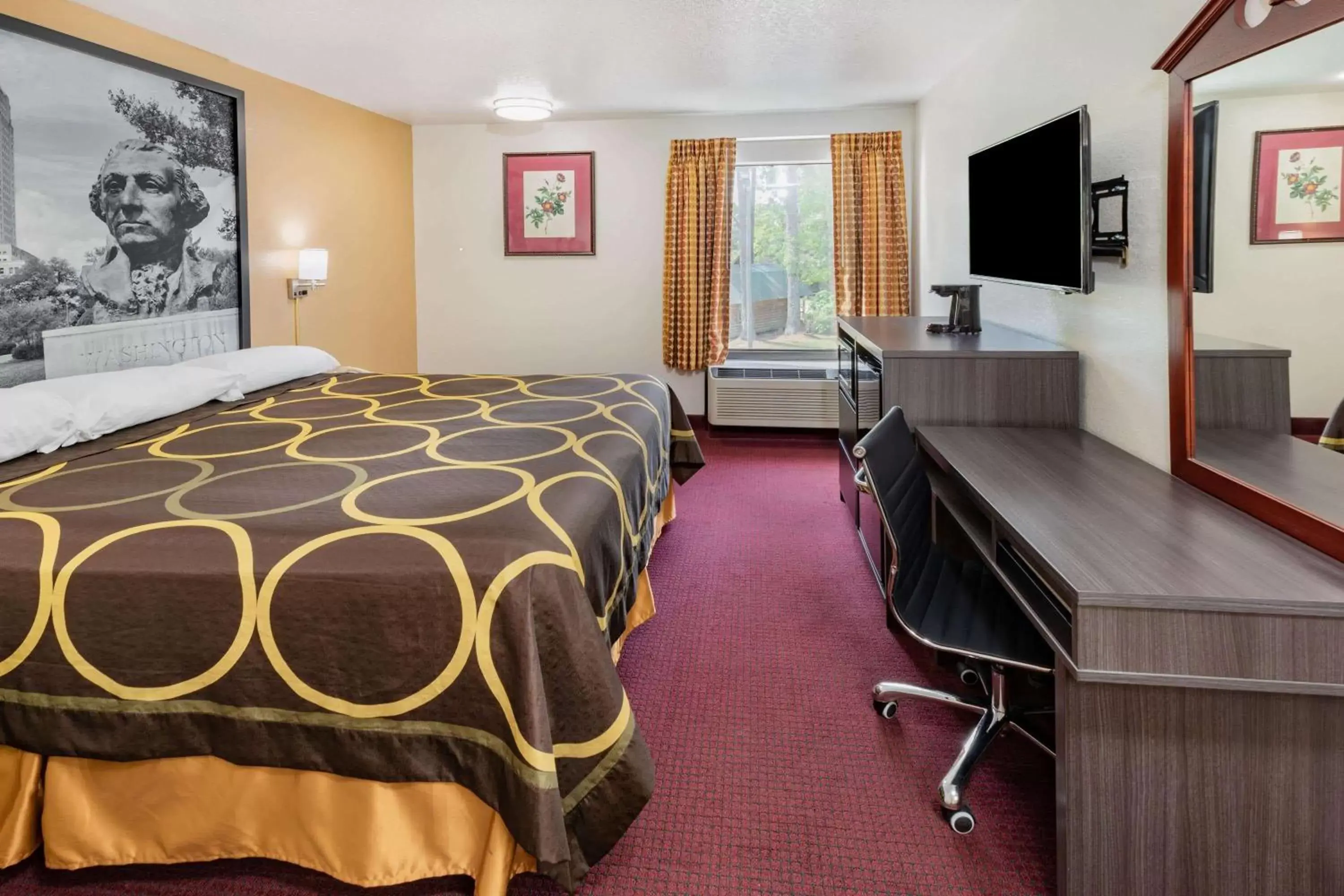 Bed in Super 8 by Wyndham Kinder/Coushatta near Casino