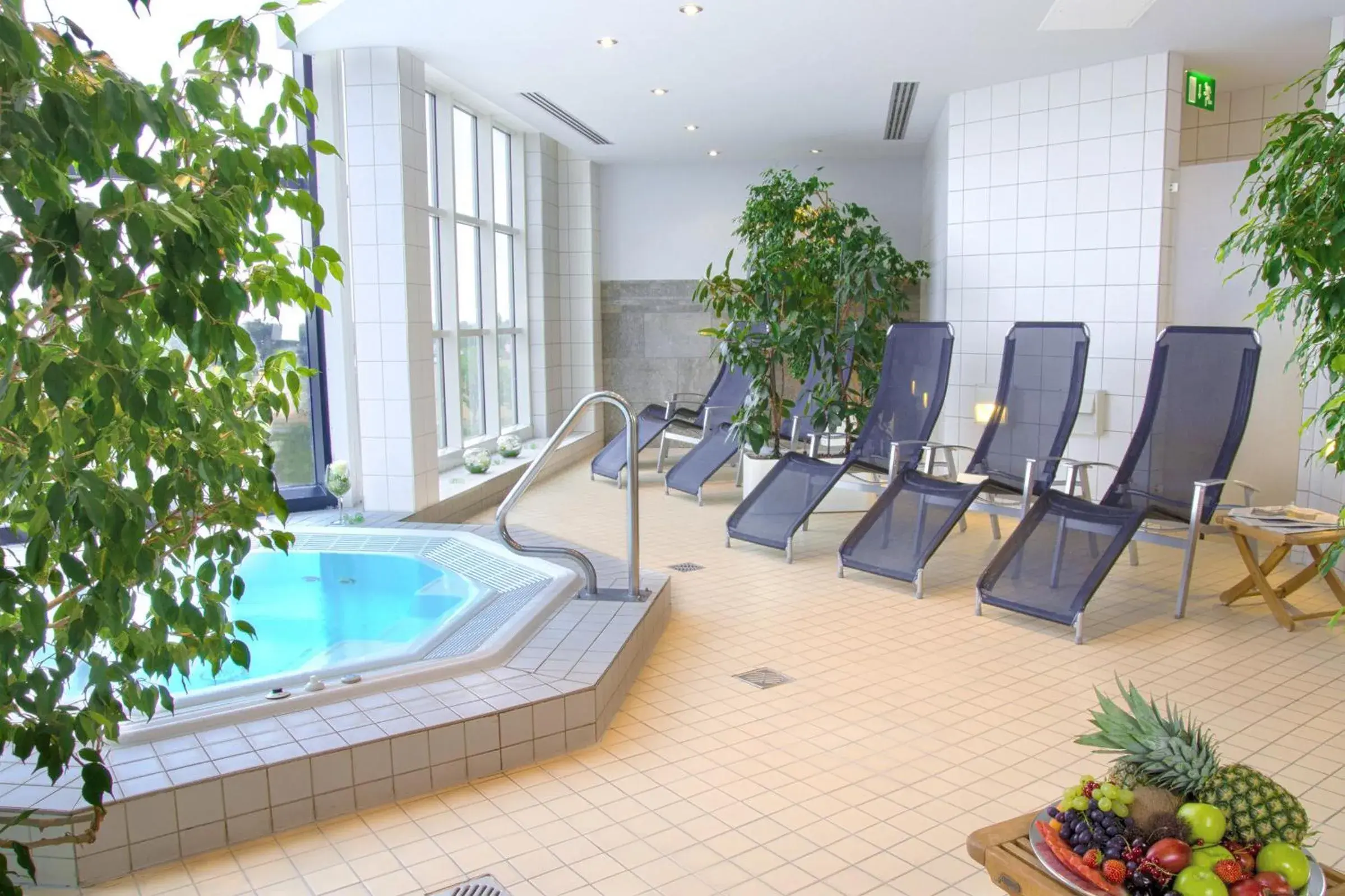 Spa and wellness centre/facilities, Swimming Pool in Atlanta Hotel International Leipzig