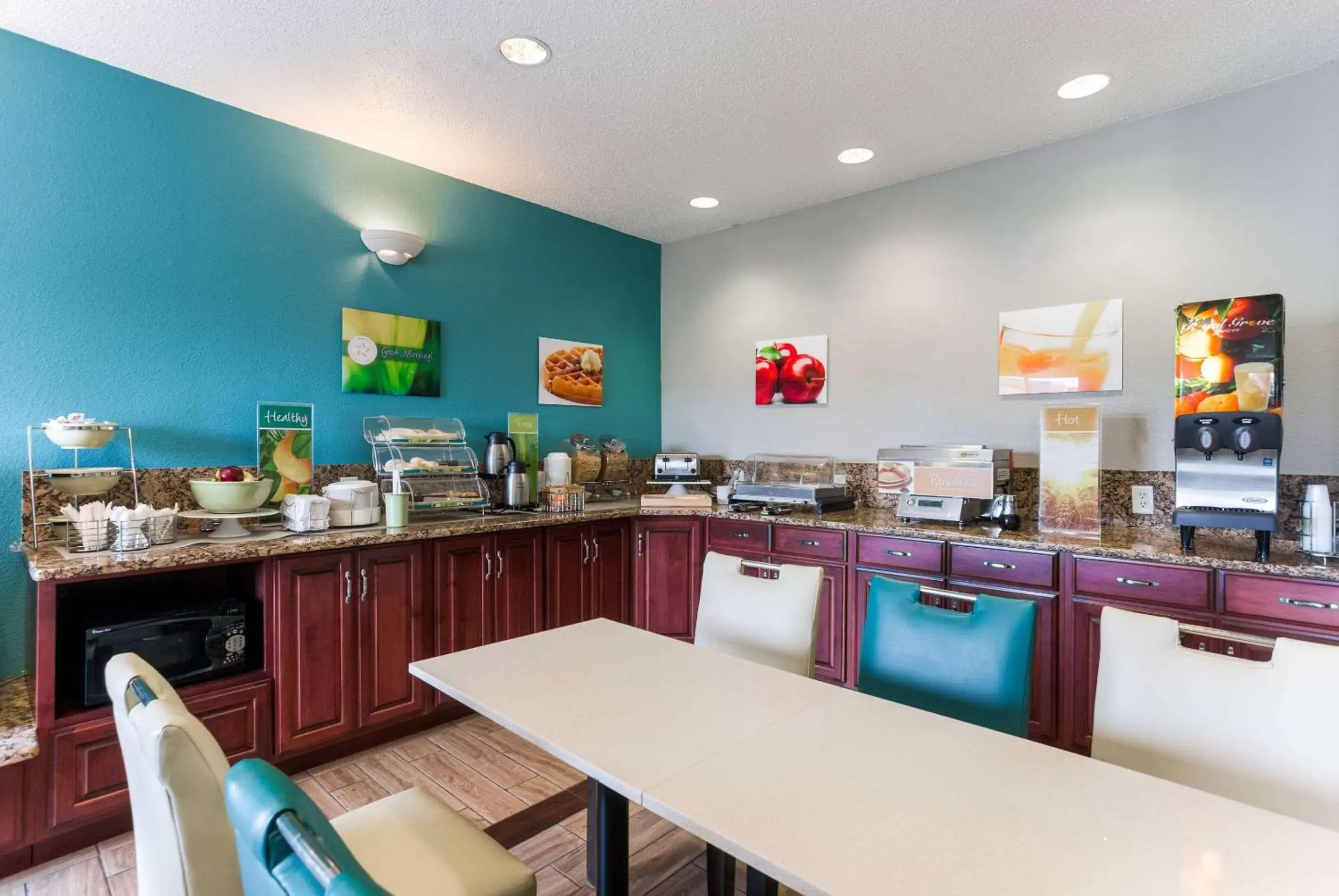 Restaurant/Places to Eat in Quality Inn & Suites