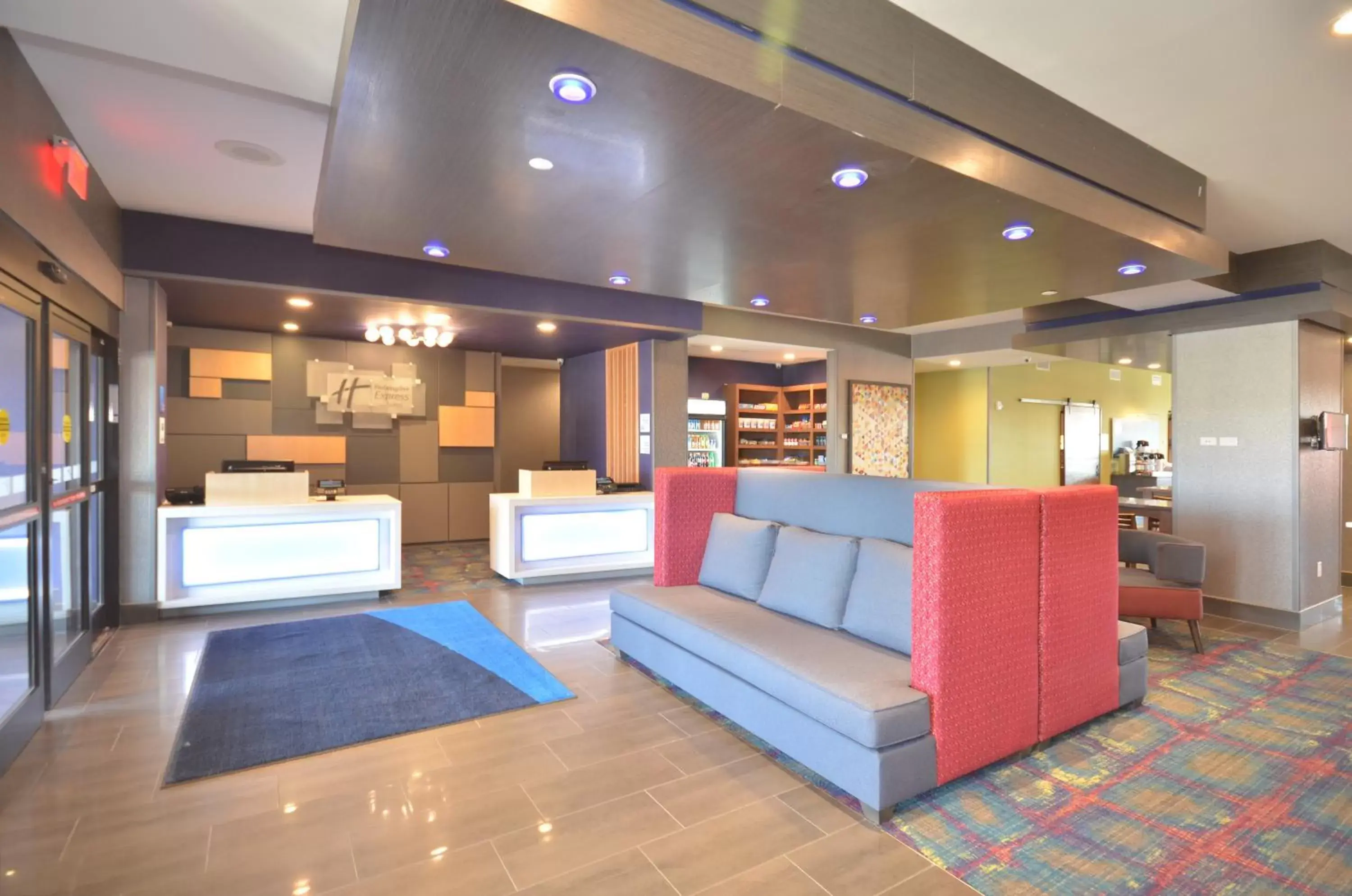 Lobby or reception, Lobby/Reception in Holiday Inn Express & Suites Oklahoma City Mid - Arpt Area, an IHG Hotel