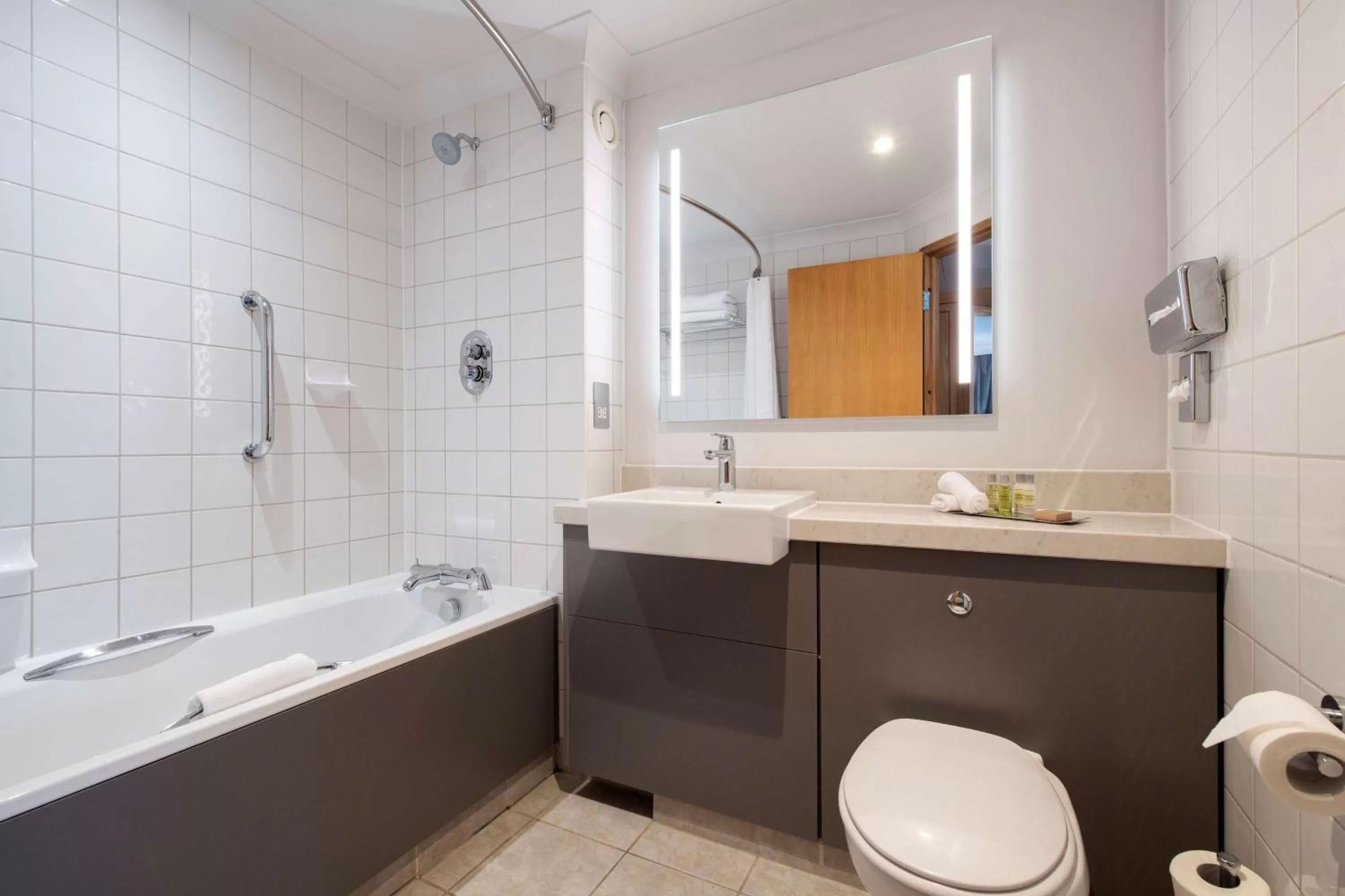 Bathroom in DoubleTree by Hilton Swindon Hotel