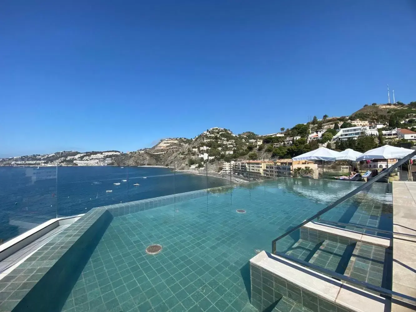 Swimming pool in ON ALETA ROOM designed for adults Swimming pool in ON ALETA ROOM designed for adults