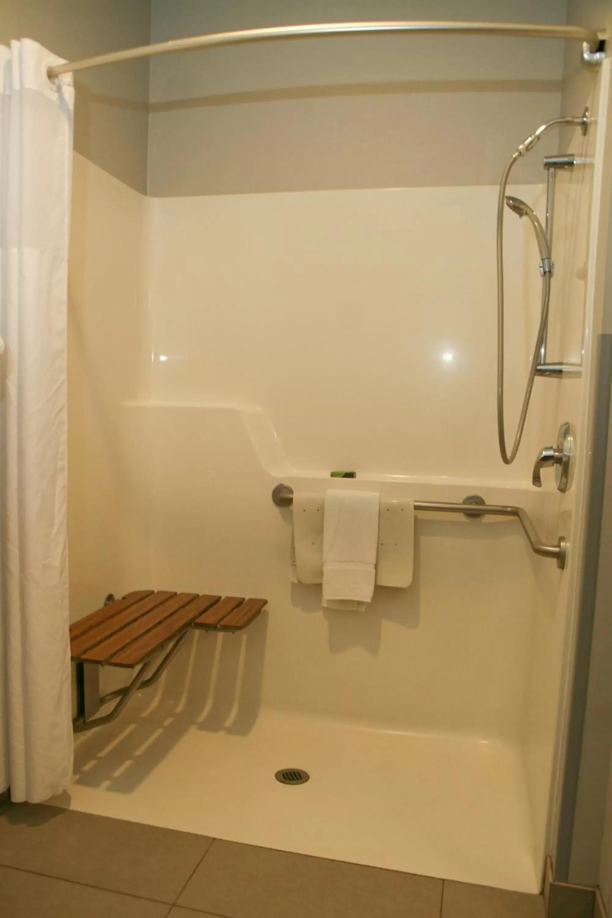 Bathroom in Country Inn & Suites by Radisson, Prineville, OR