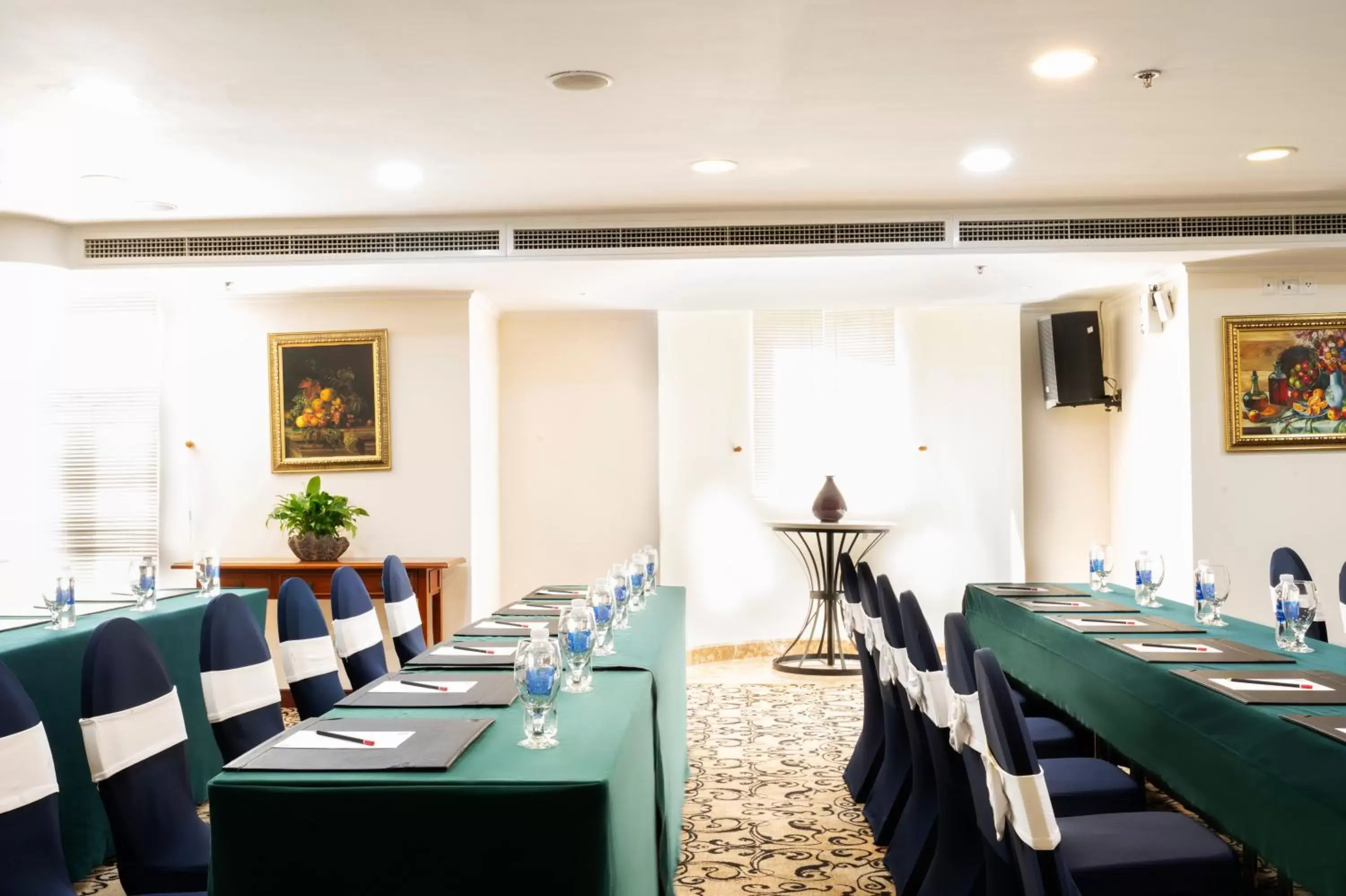 Meeting/conference room, Restaurant/Places to Eat in Hotel Grand Saigon