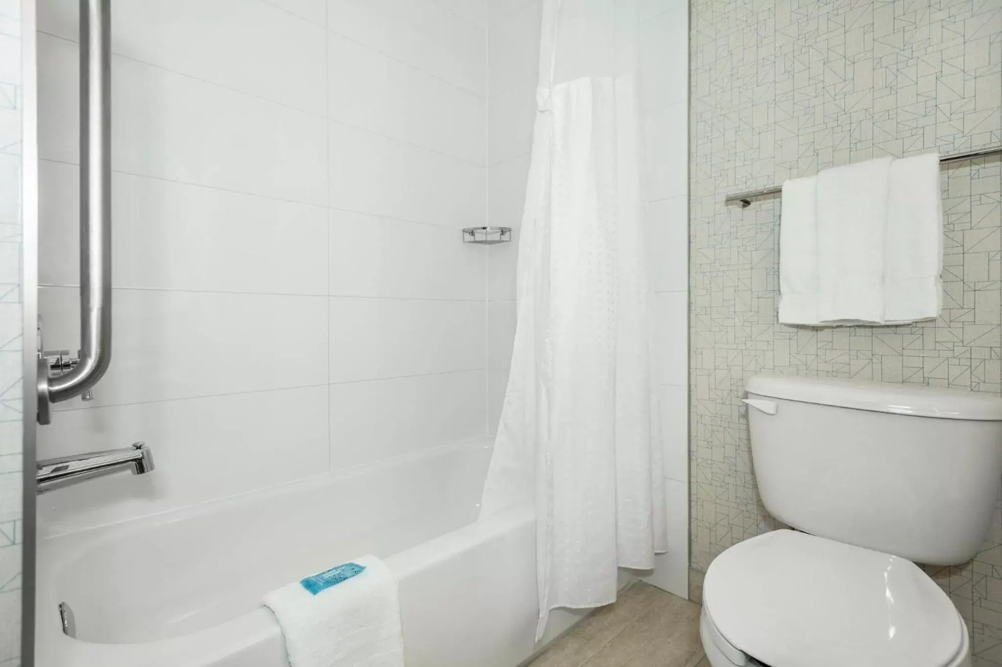 Photo of the whole room, Bathroom in Holiday Inn Express & Suites Medicine Hat, an IHG Hotel