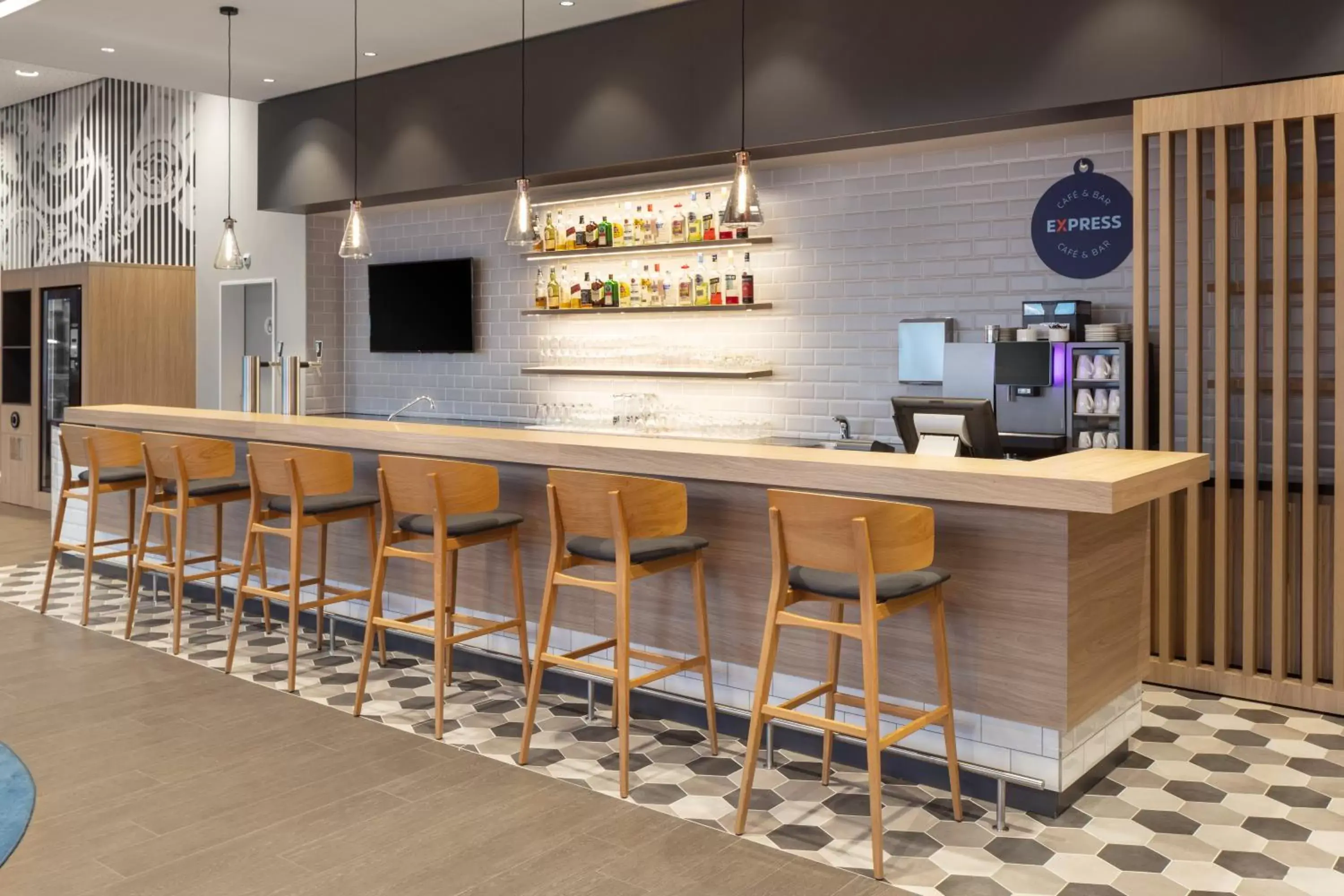 Lounge or bar, Lounge/Bar in Holiday Inn Express - Aarburg - Oftringen, an IHG Hotel