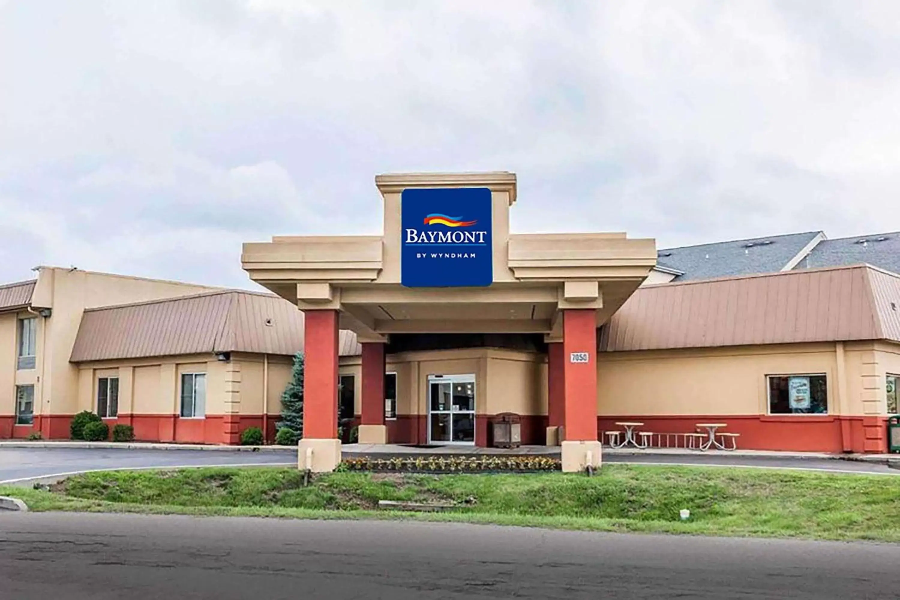 Property Building in Quality Inn East Indianapolis