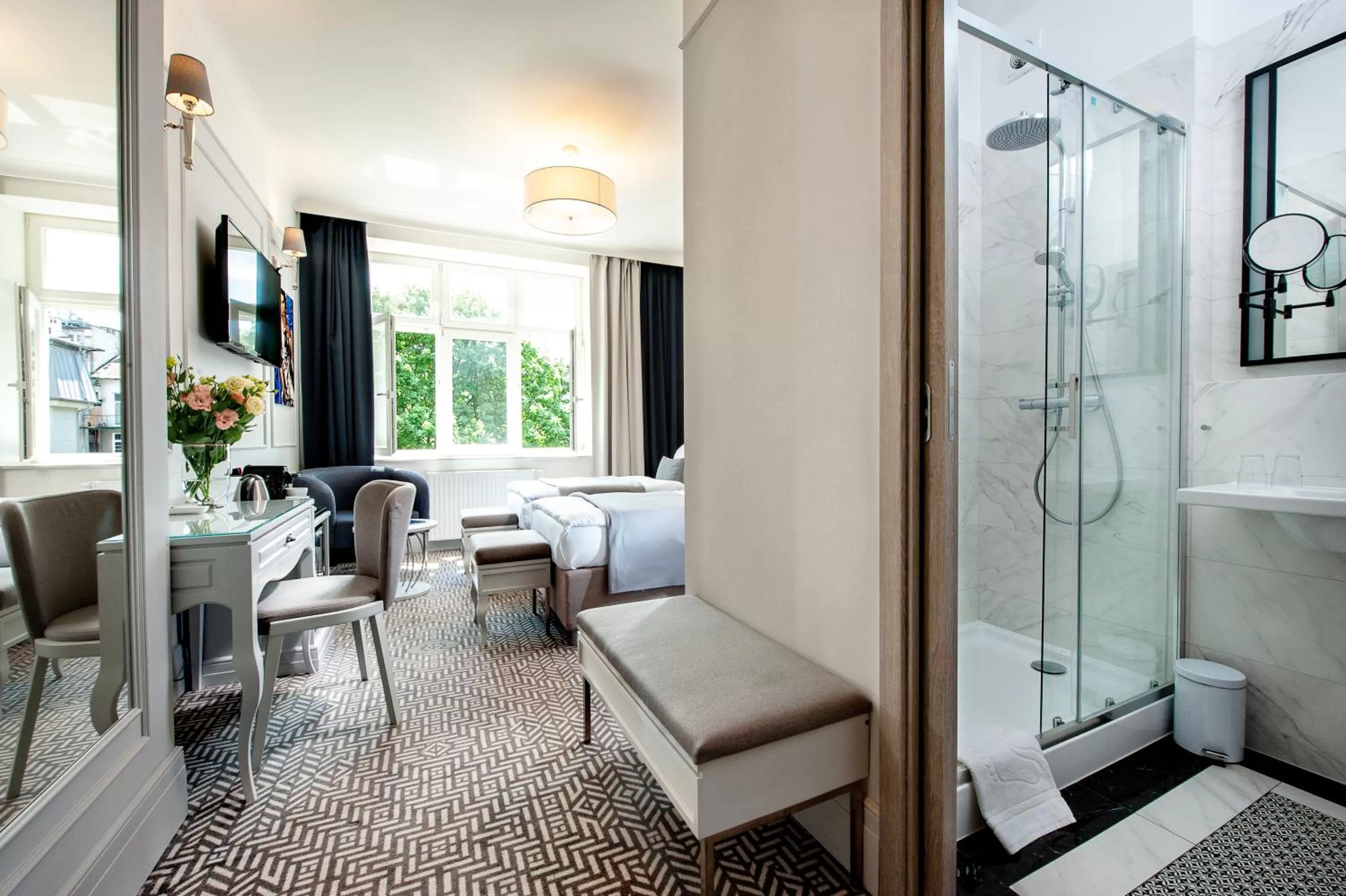 Shower in Amber Design Residence