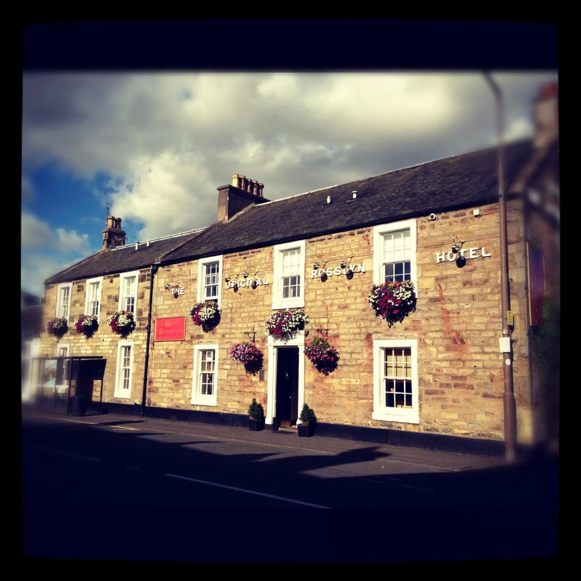 Facade/entrance in The Original Rosslyn Inn