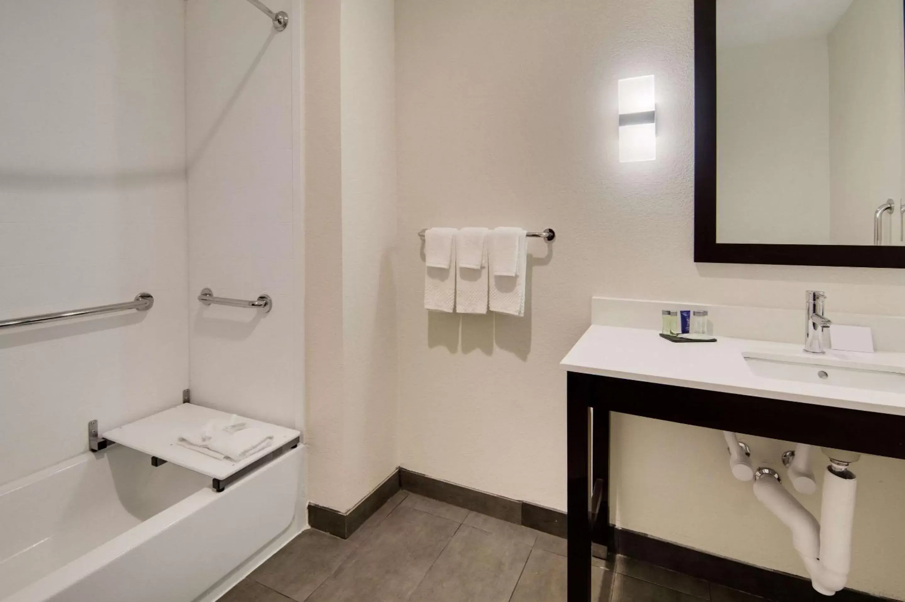 Bedroom, Bathroom in MainStay Suites Dallas Northwest - Irving