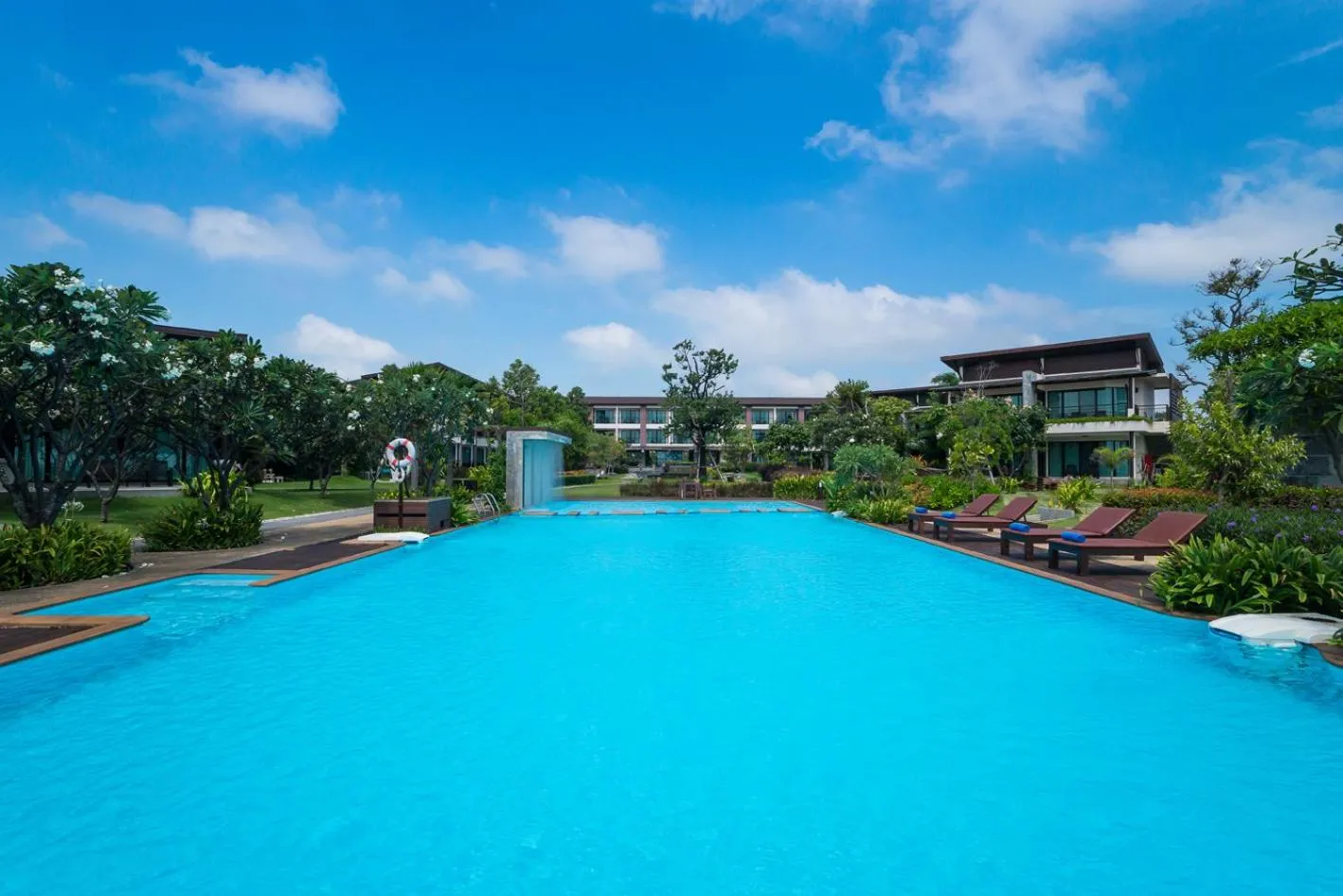 Swimming pool in i Tara Resort & Spa