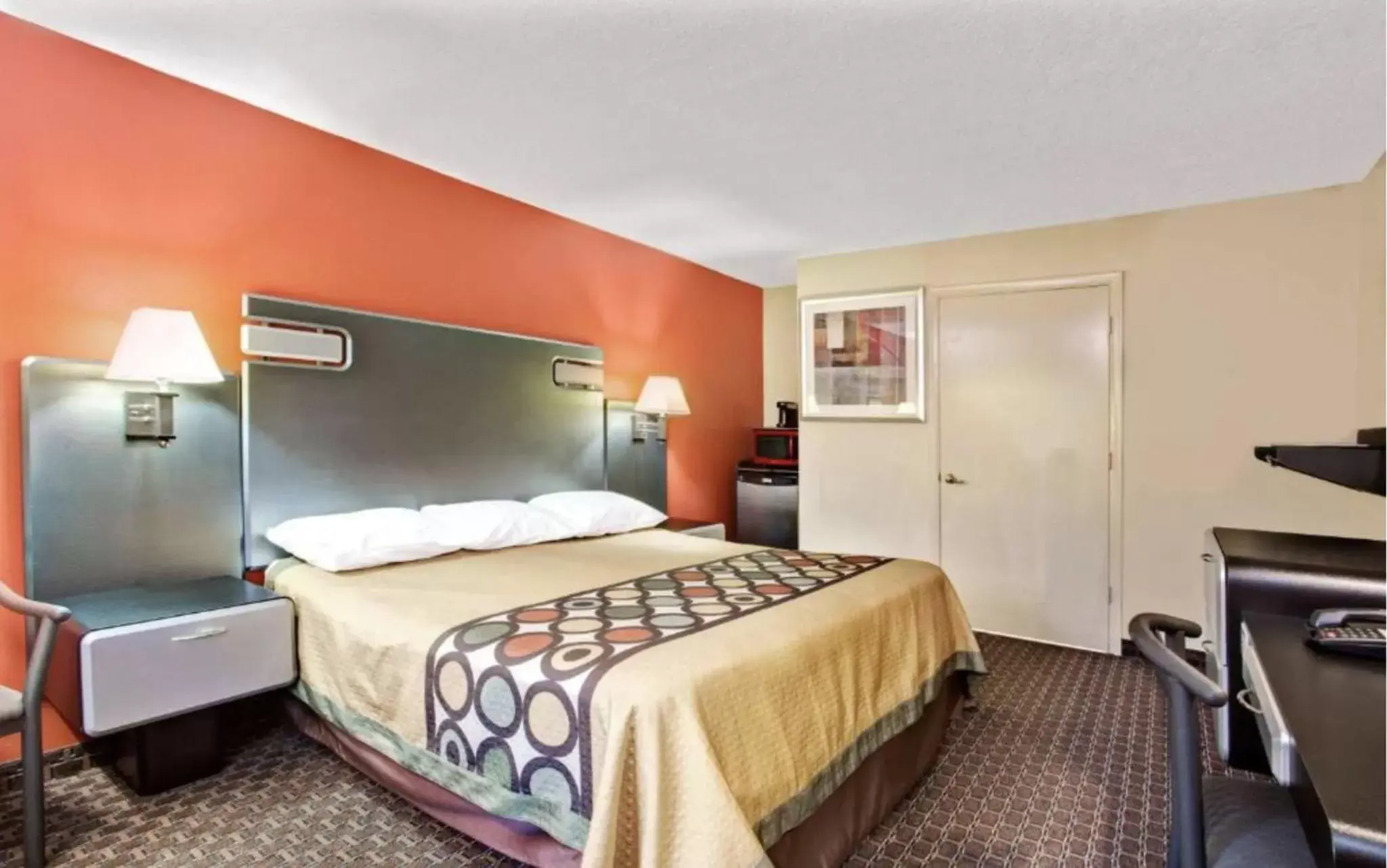 Photo of the whole room, Bed in Super 8 by Wyndham Kissimmee/Maingate/Orlando Area