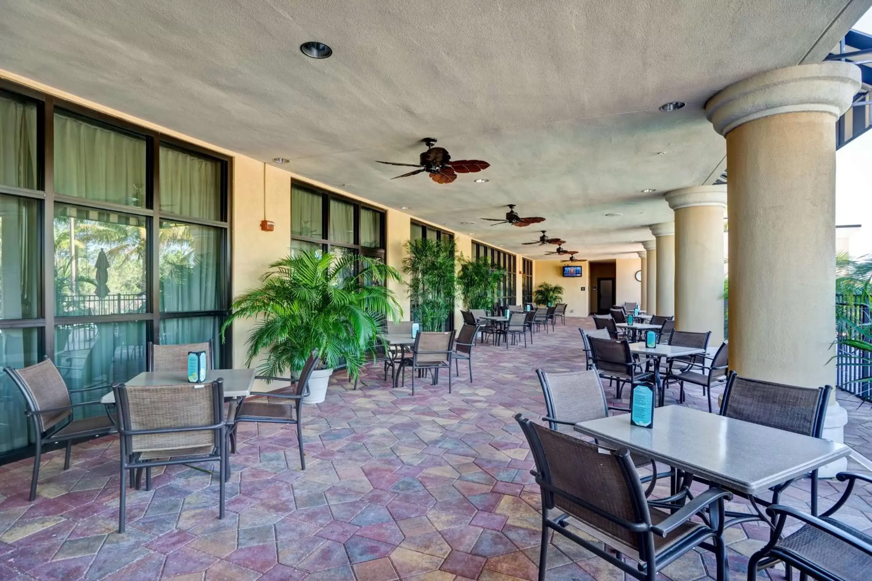 Property building, Restaurant/Places to Eat in Embassy Suites Fort Myers - Estero