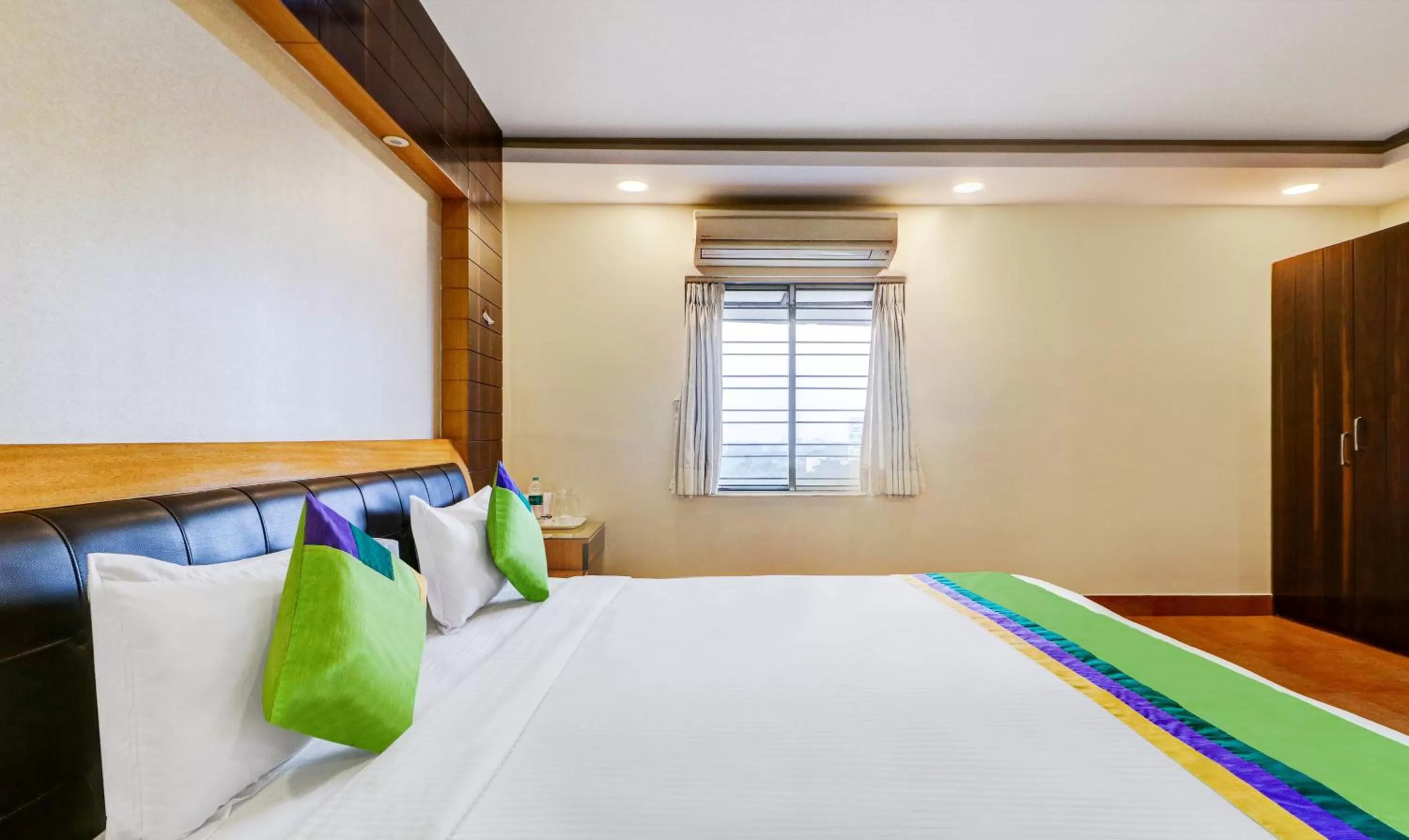 Bed in Treebo Sreema - 2 km From Salt Lake Sector V