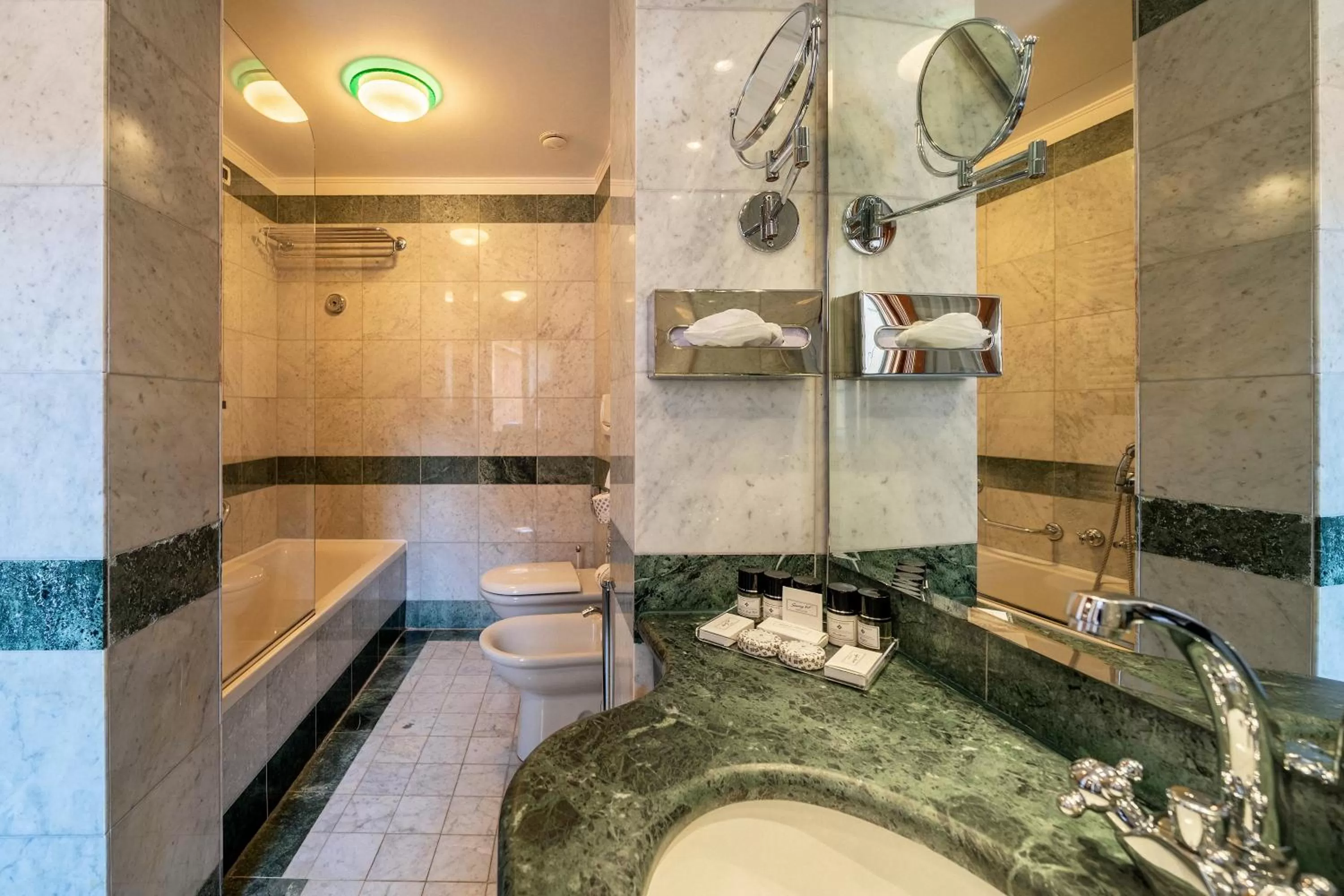 Bathroom in Hotel Colombina