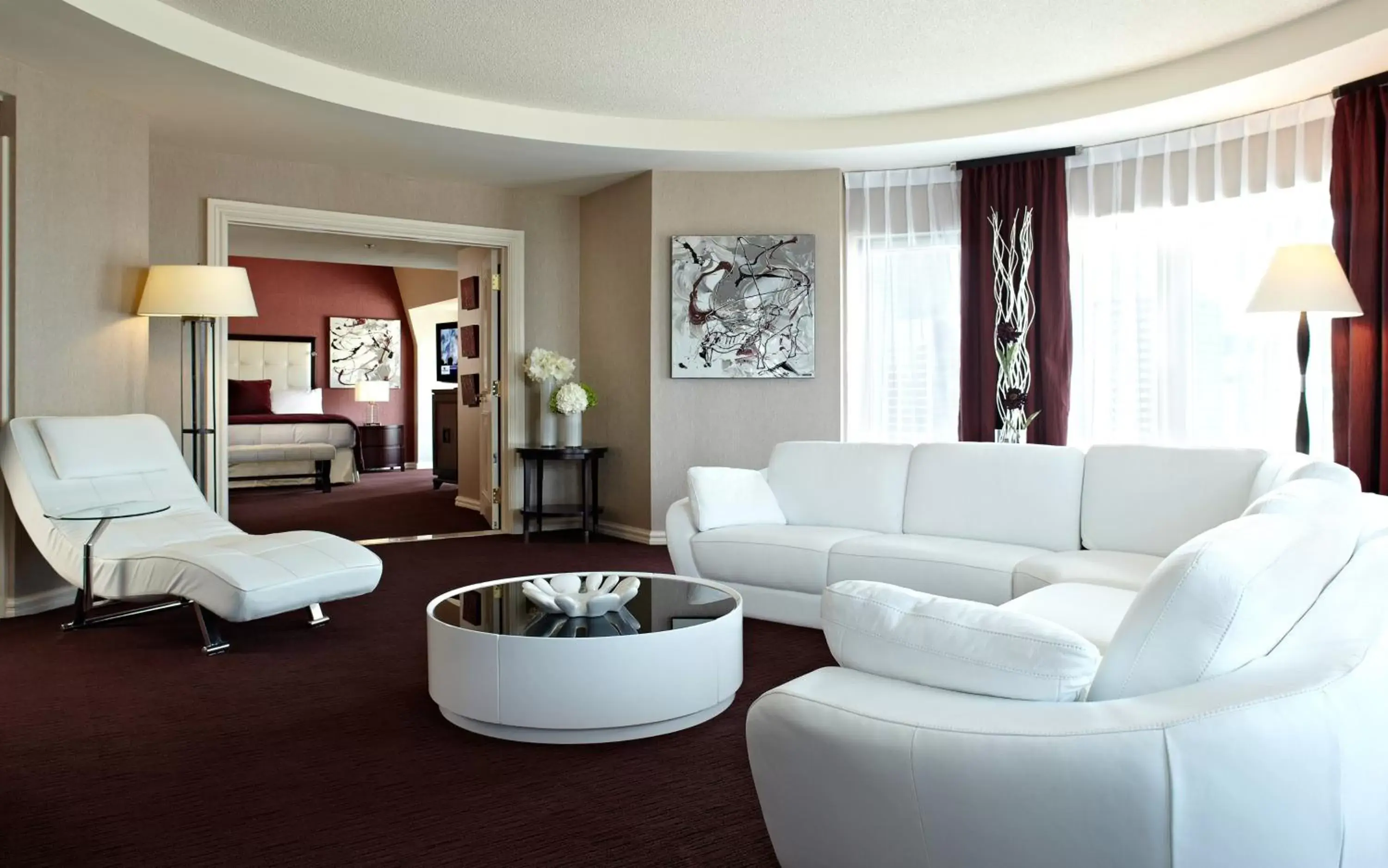 Photo of the whole room, Seating Area in InterContinental Montreal, an IHG Hotel