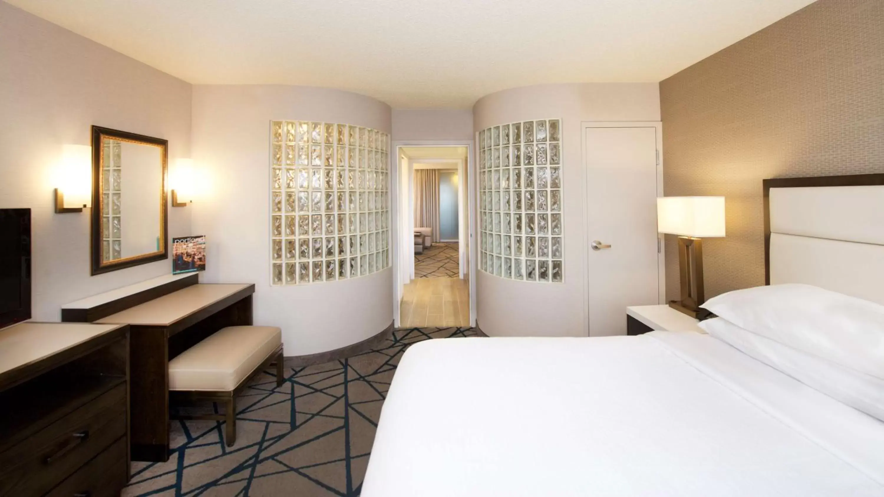 King Suite with Whirlpool in Embassy Suites by Hilton Portland Tigard King Suite with Whirlpool in Embassy Suites by Hilton Portland Tigard